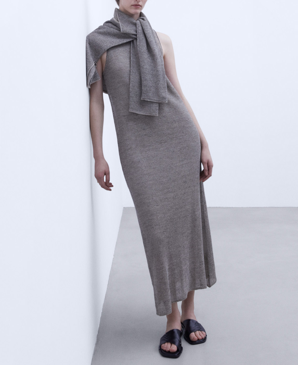 Long sleeveless dress image number 1