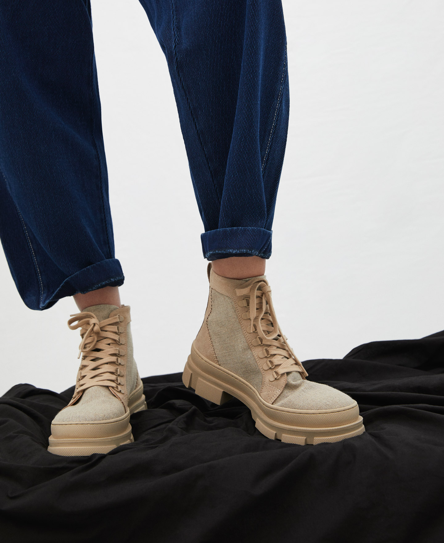 Track sole hemp boot image number 3