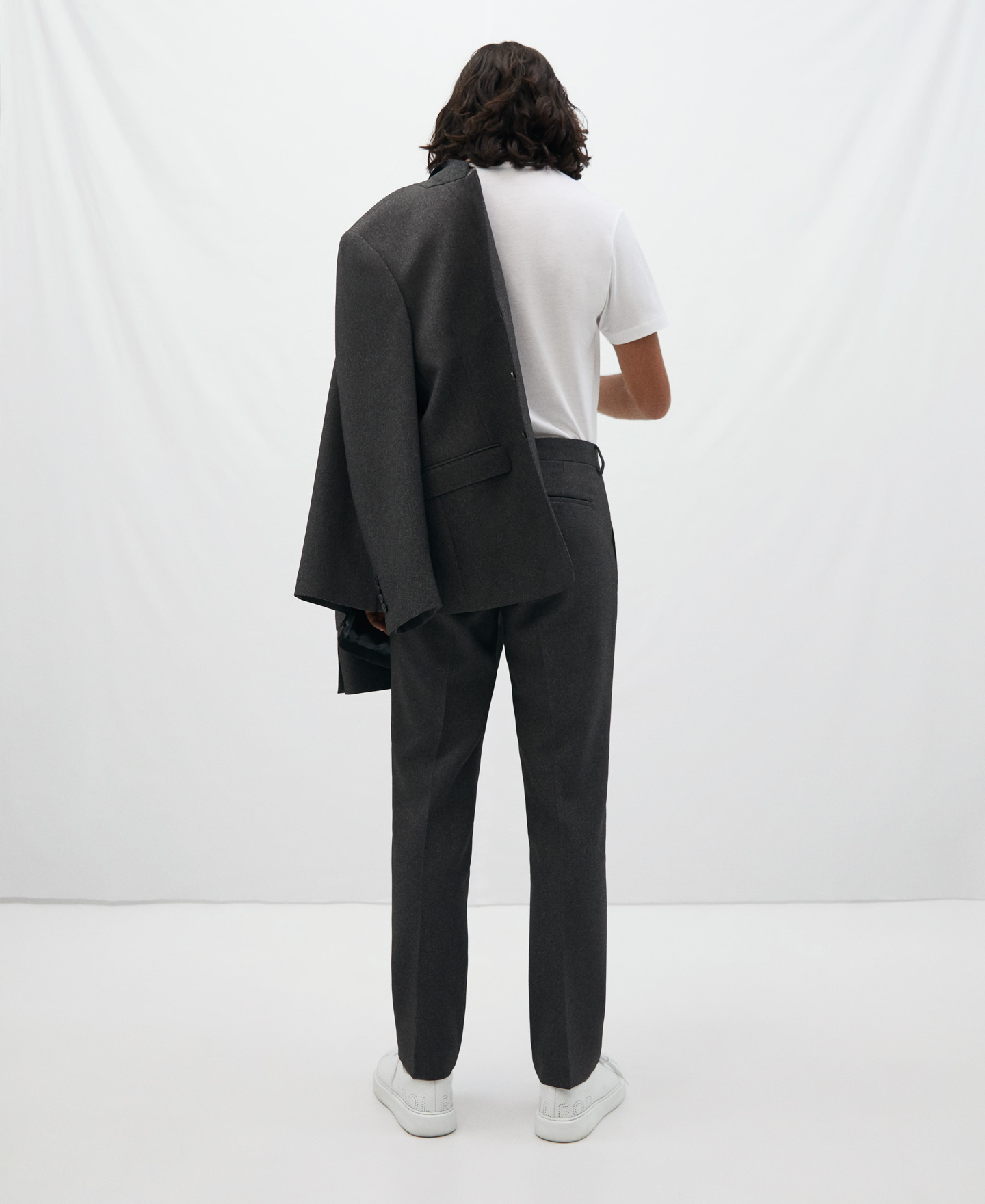 Three button tailored suit image number 5