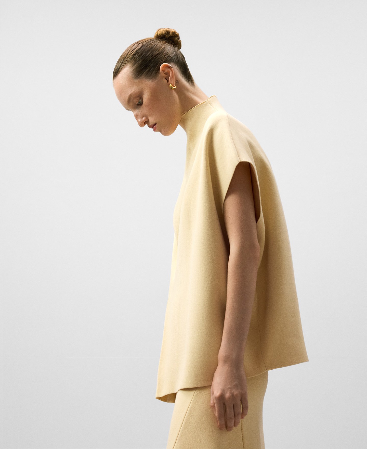 Knit vest with front pleat woman image number 3