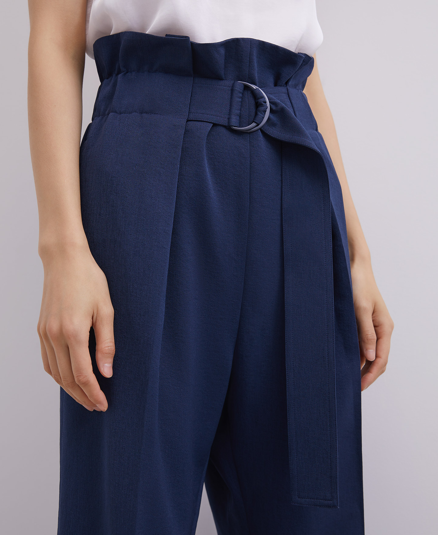 High rise trousers with darts image number 3