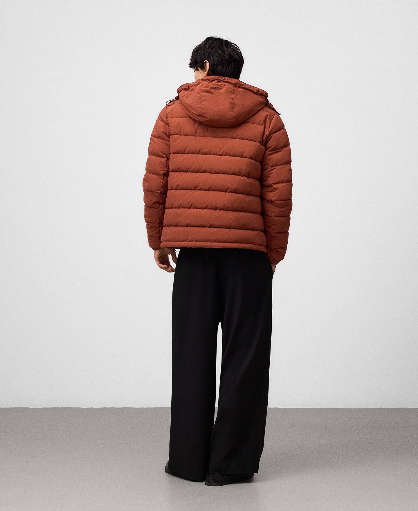 Chaqueta acolchada con capucha hombre image number 2
