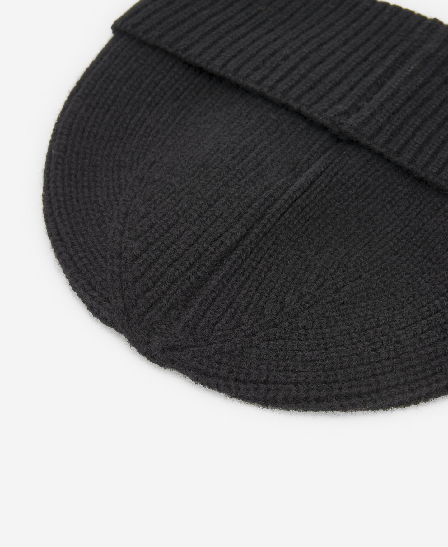 Black merino wool beanie for men image number 2