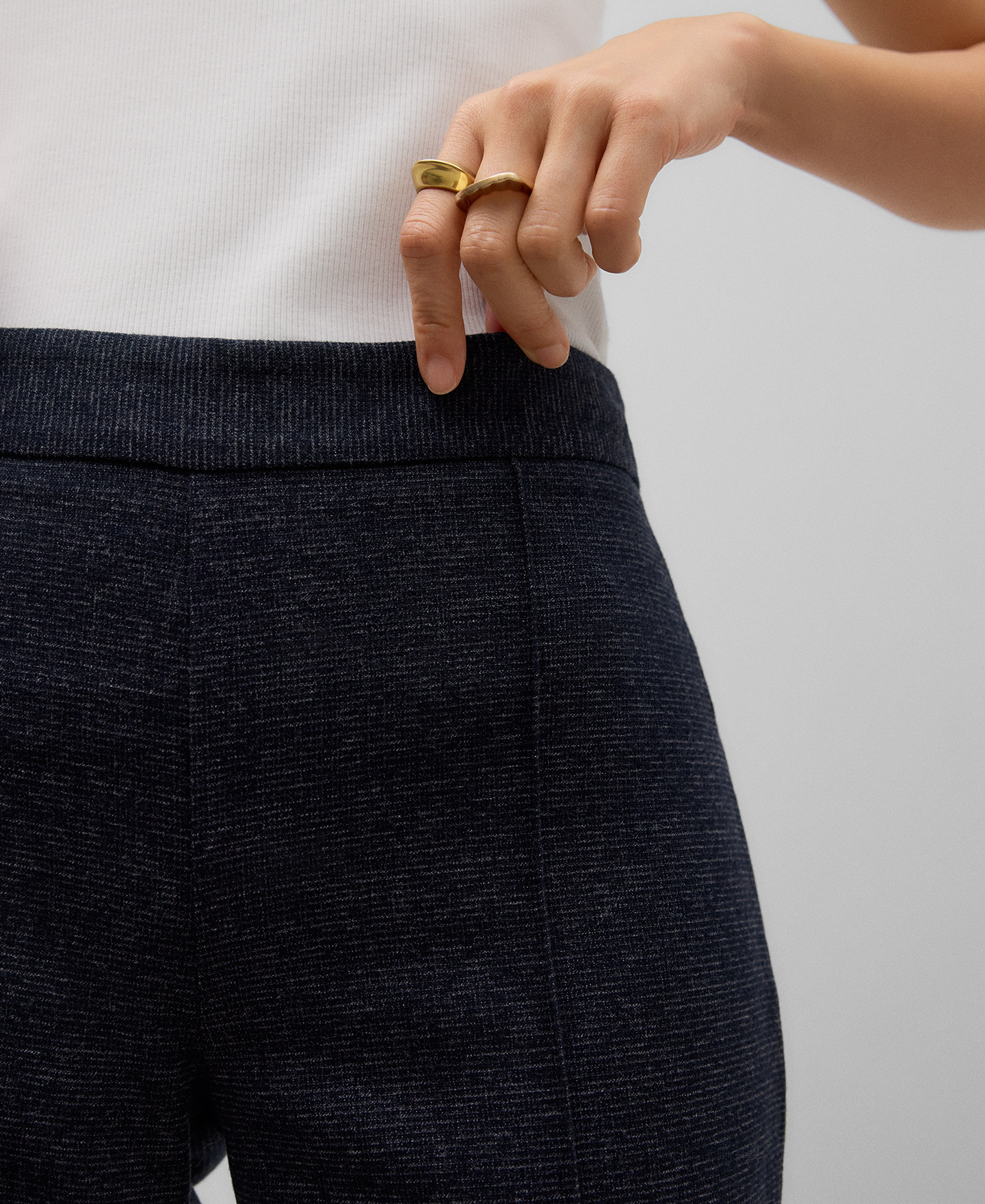 Ankle-lenght flare trousers woman image number 3