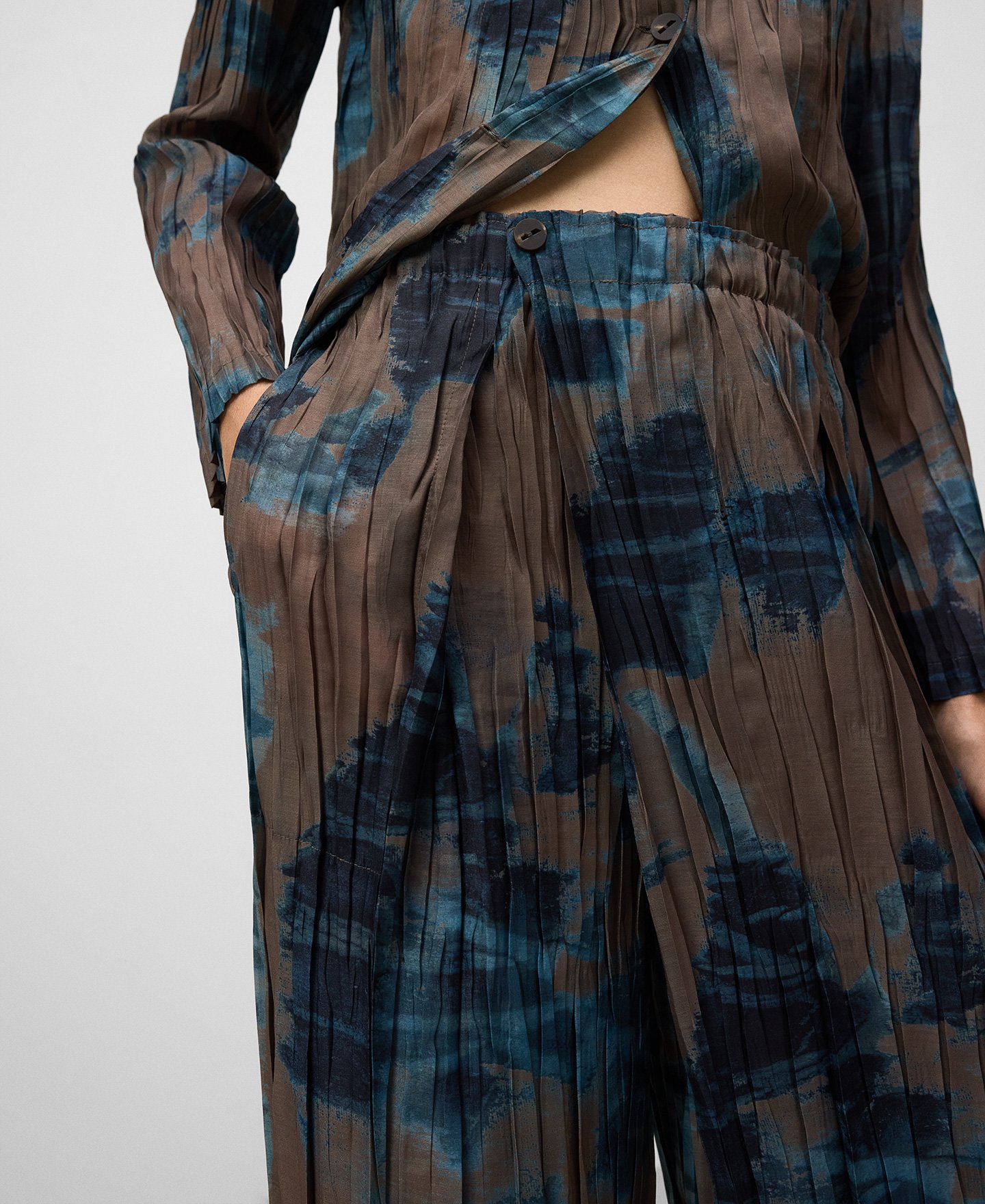 Pantalón pareo crinkle estampado mujer image number 3
