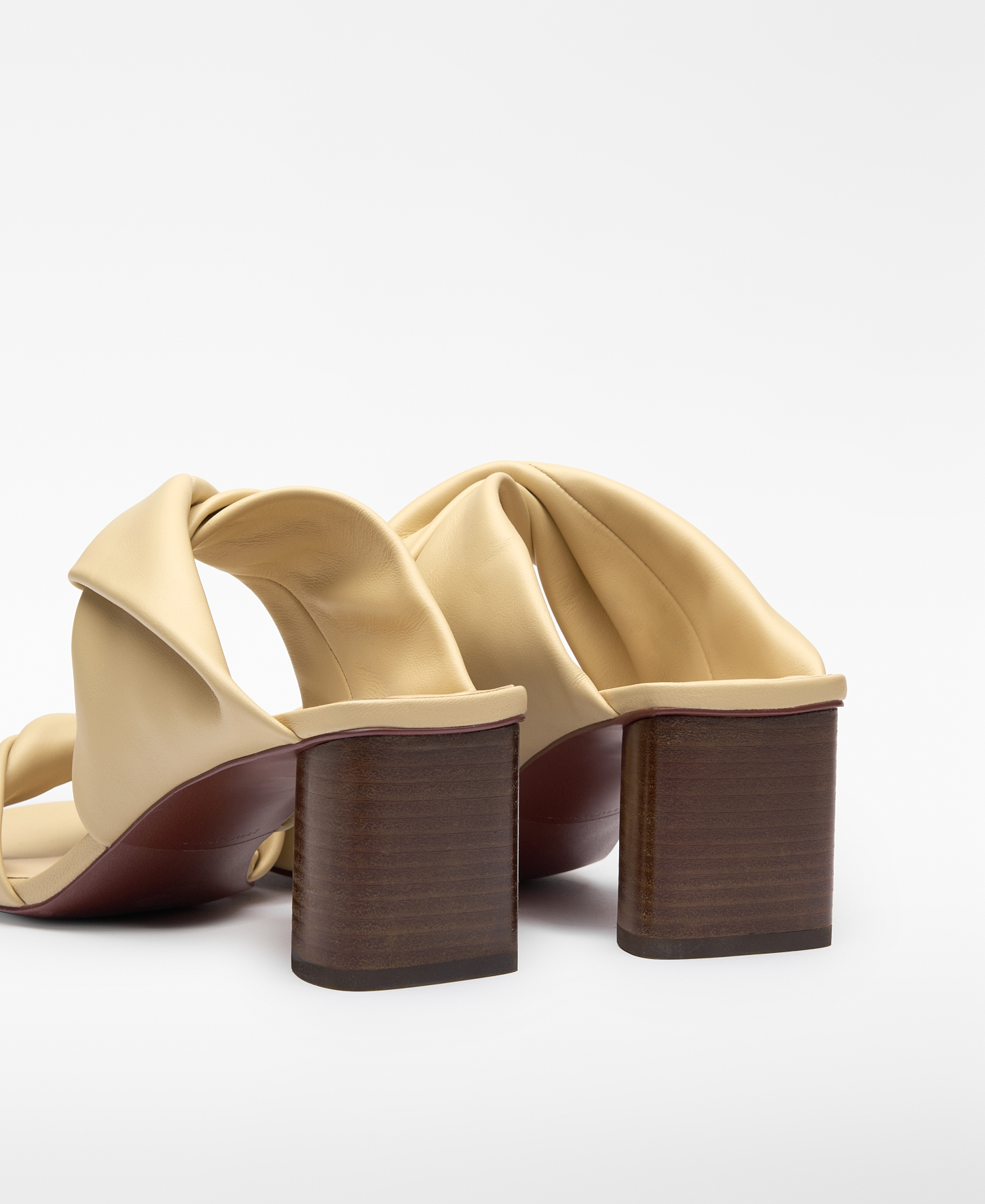 Sandalia tac&oacute;n tiras torsionadas piel image number 2