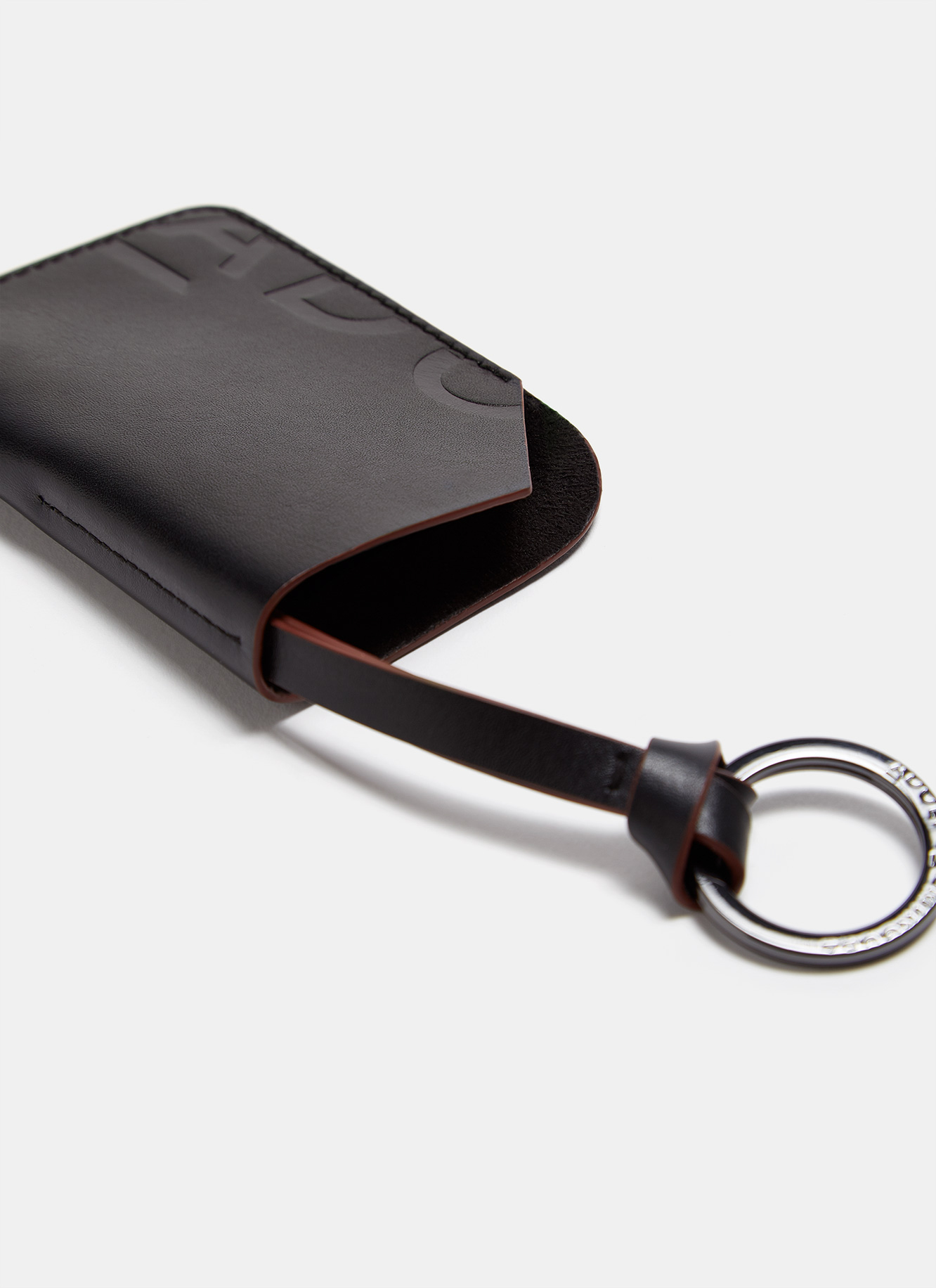 Llavero-funda en piel graneada image number 1