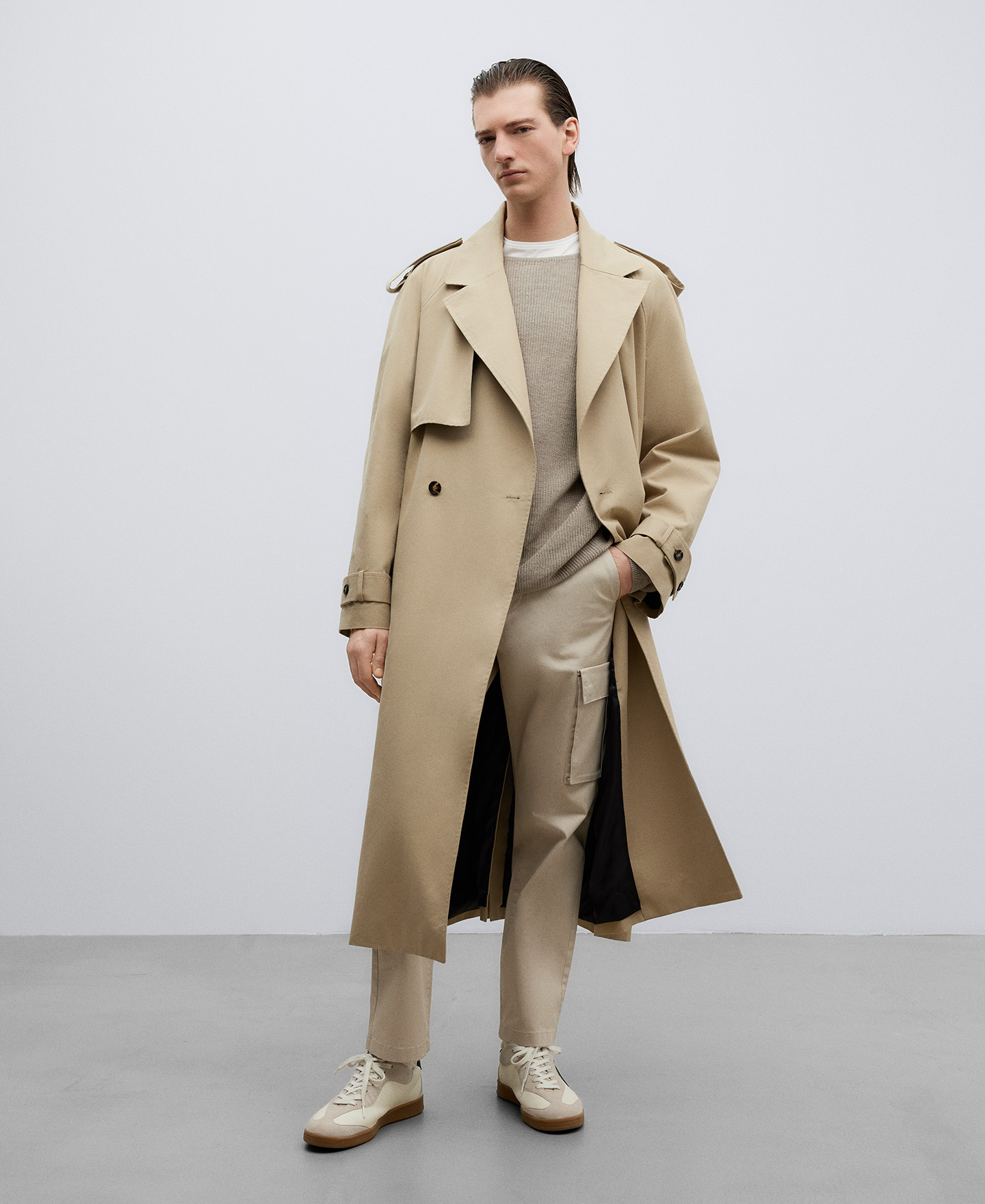 Ecru cotton cargo trousers for man image number 1