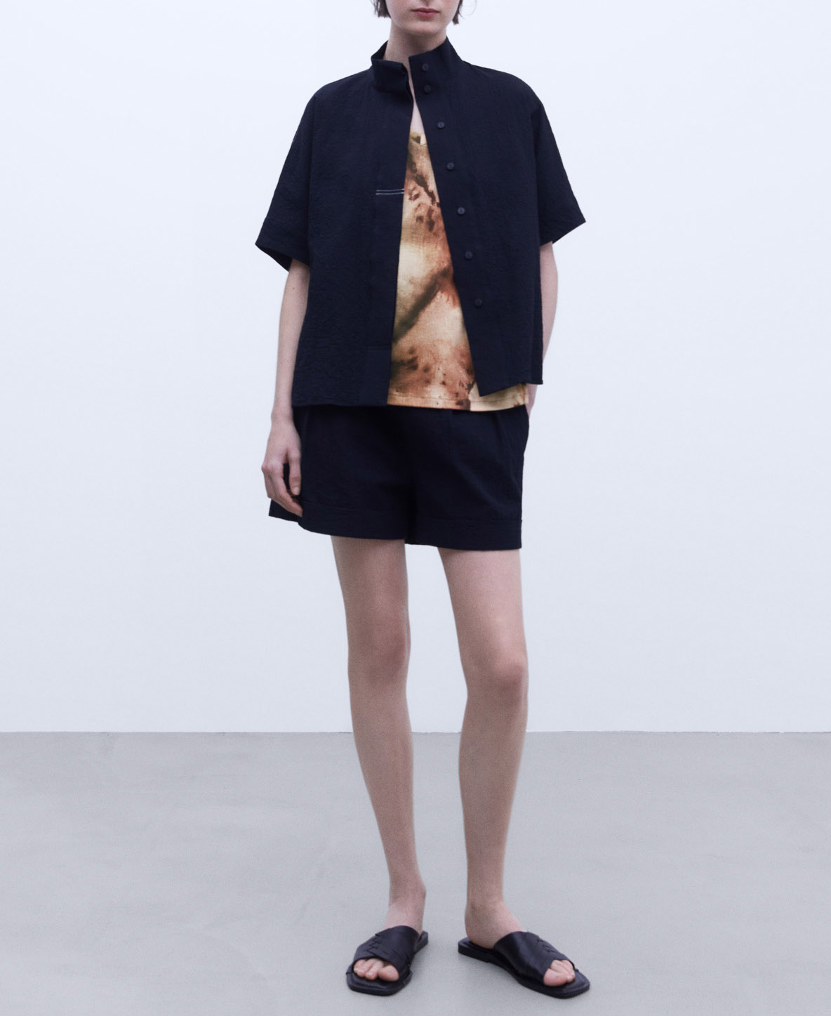 Printed sleeveless T-shirt image number 1