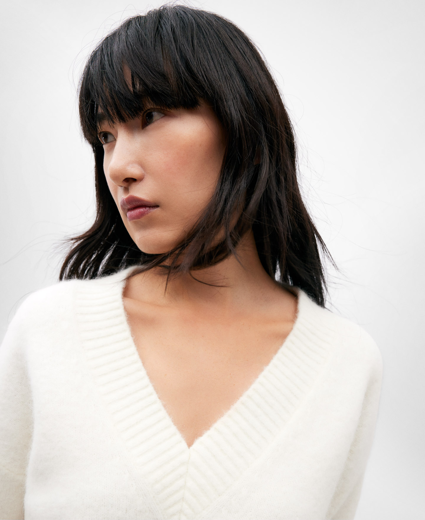 Jersey cuello pico mujer image number 3