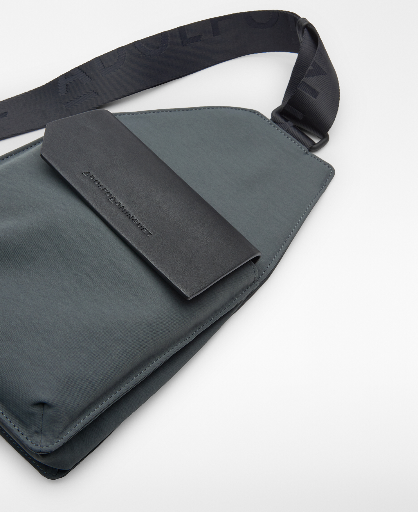 Sac bandoulière en nylon pour homme image number 2