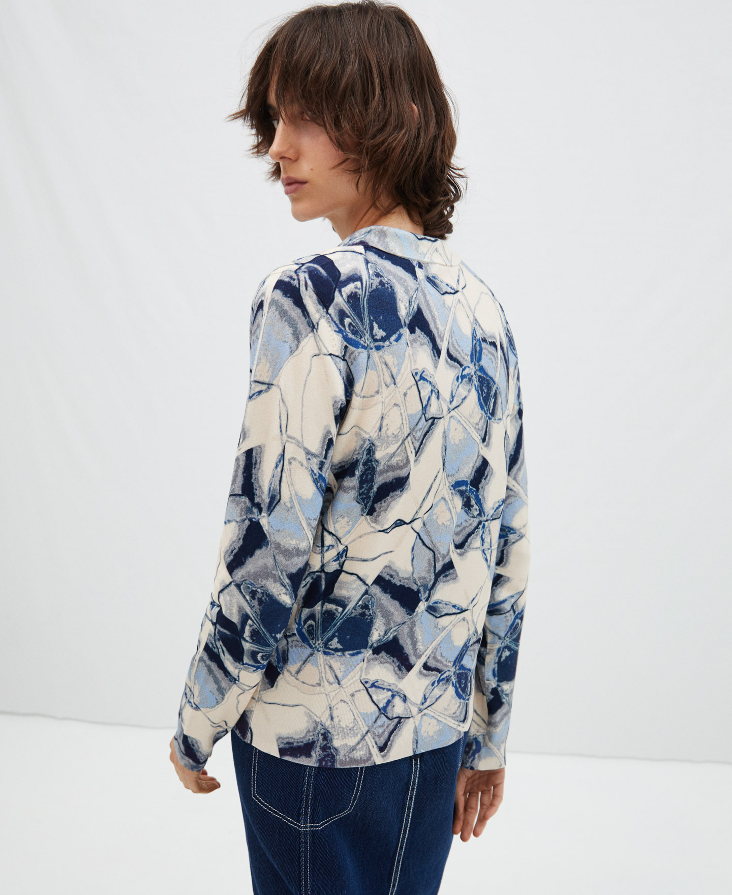 Jersey estampado orgánico escote pico image number 2