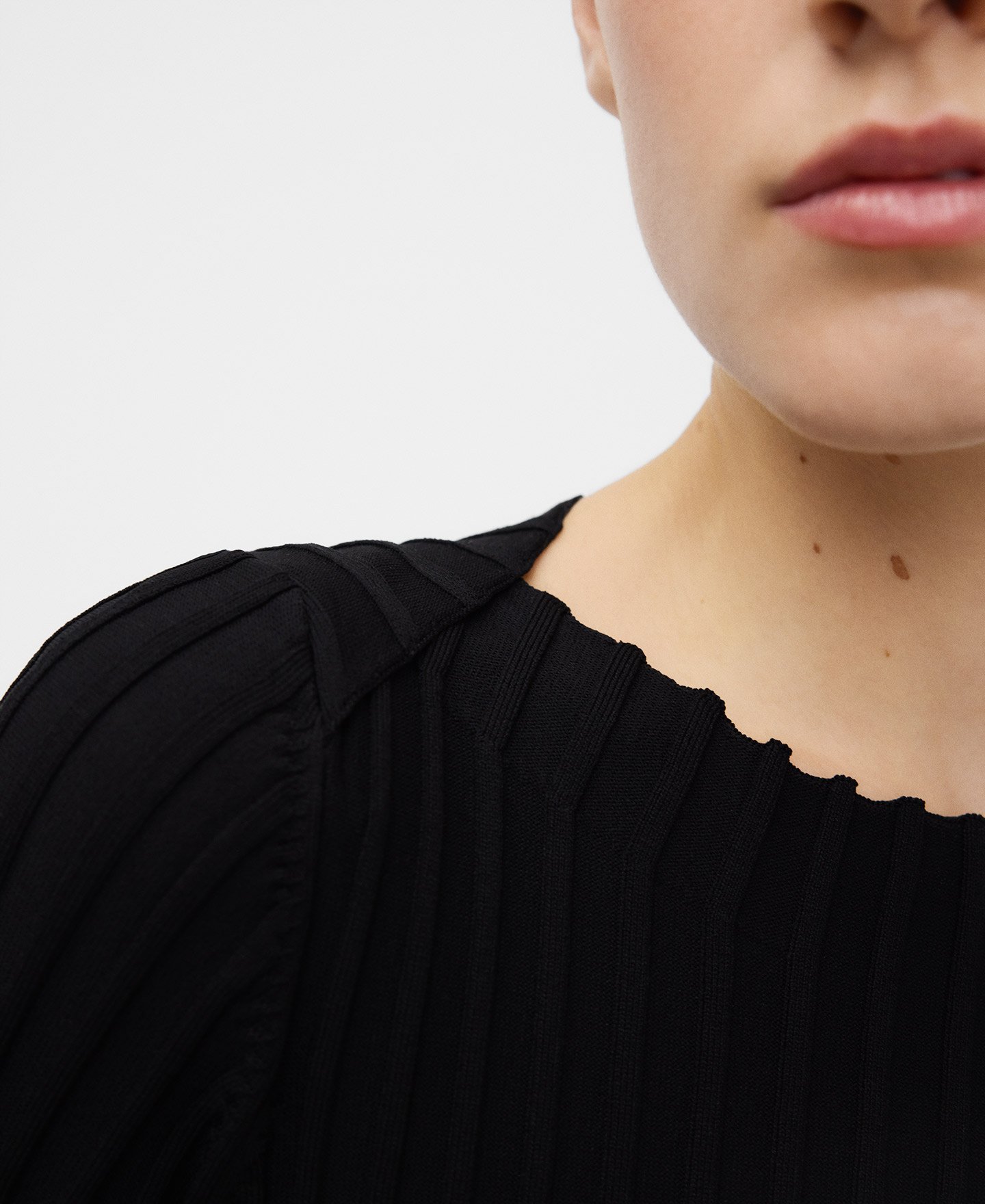 Geripptes Oberteil mit U-Boot-Ausschnitt image number 3