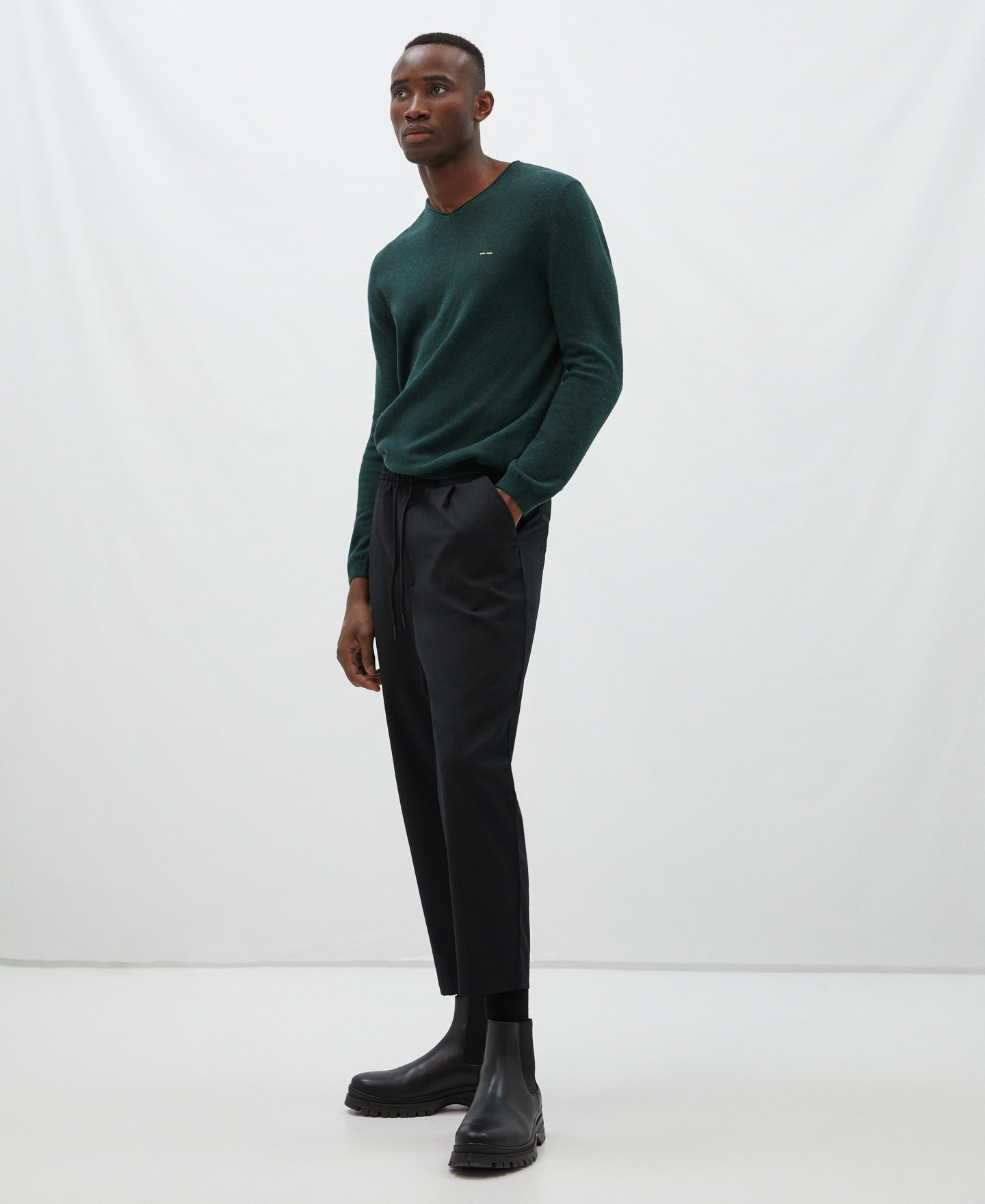 Basic V-neck sweater image number 1