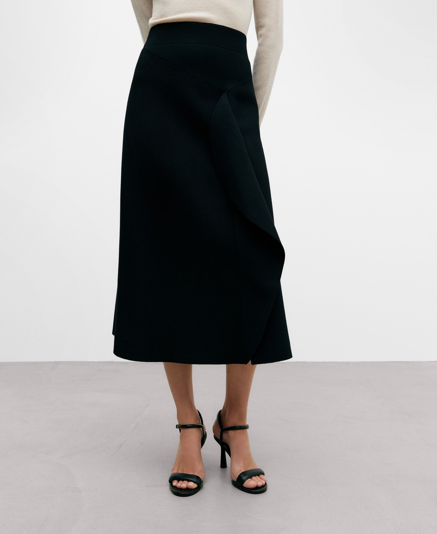 Rounded draped skirt for women image number 0