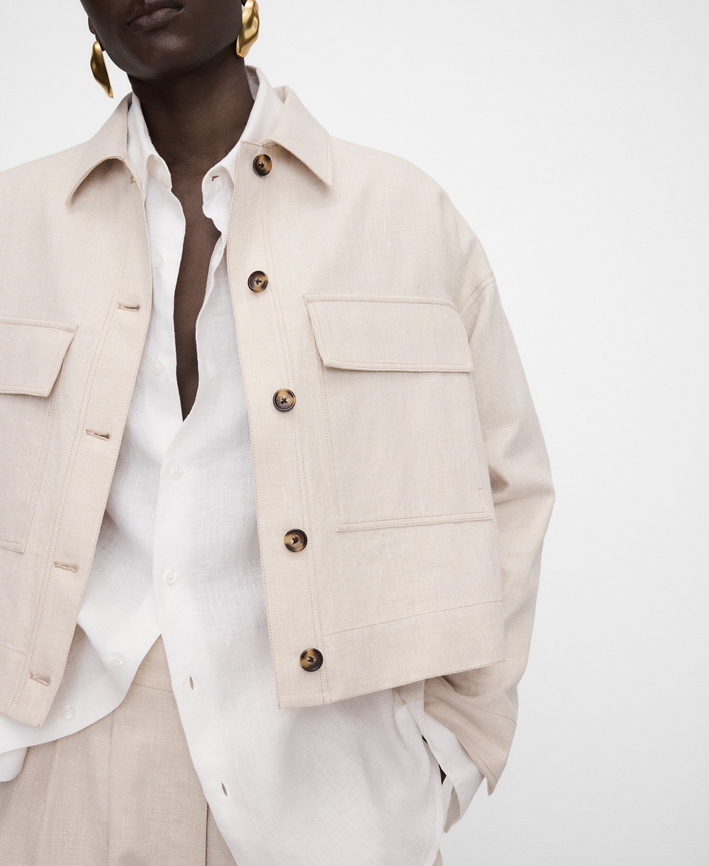 Sobrecamisa corta bolsillos image number 3