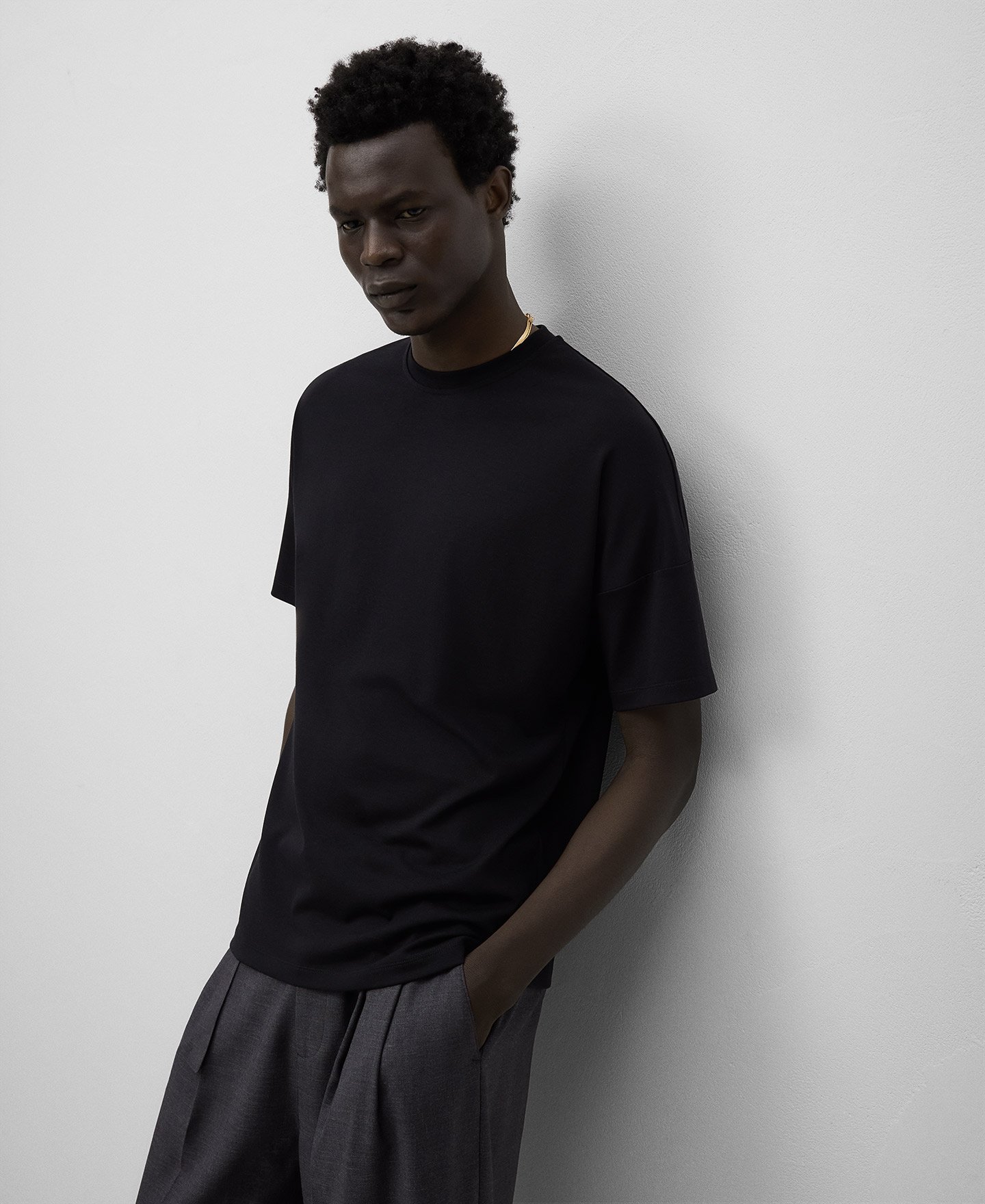 Relaxed fit black t shirt man ad europa