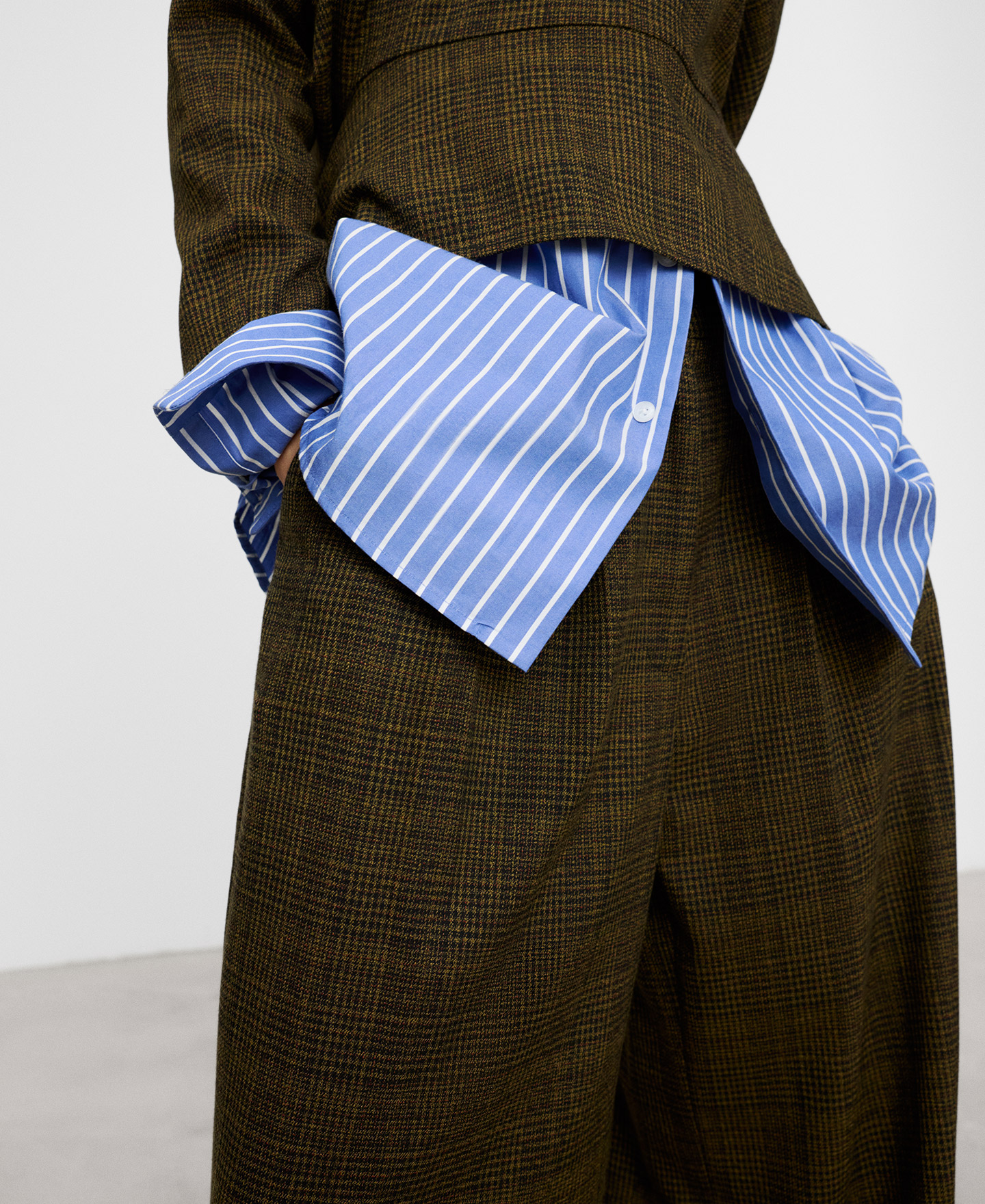 Checkered wide-leg trousers image number 3