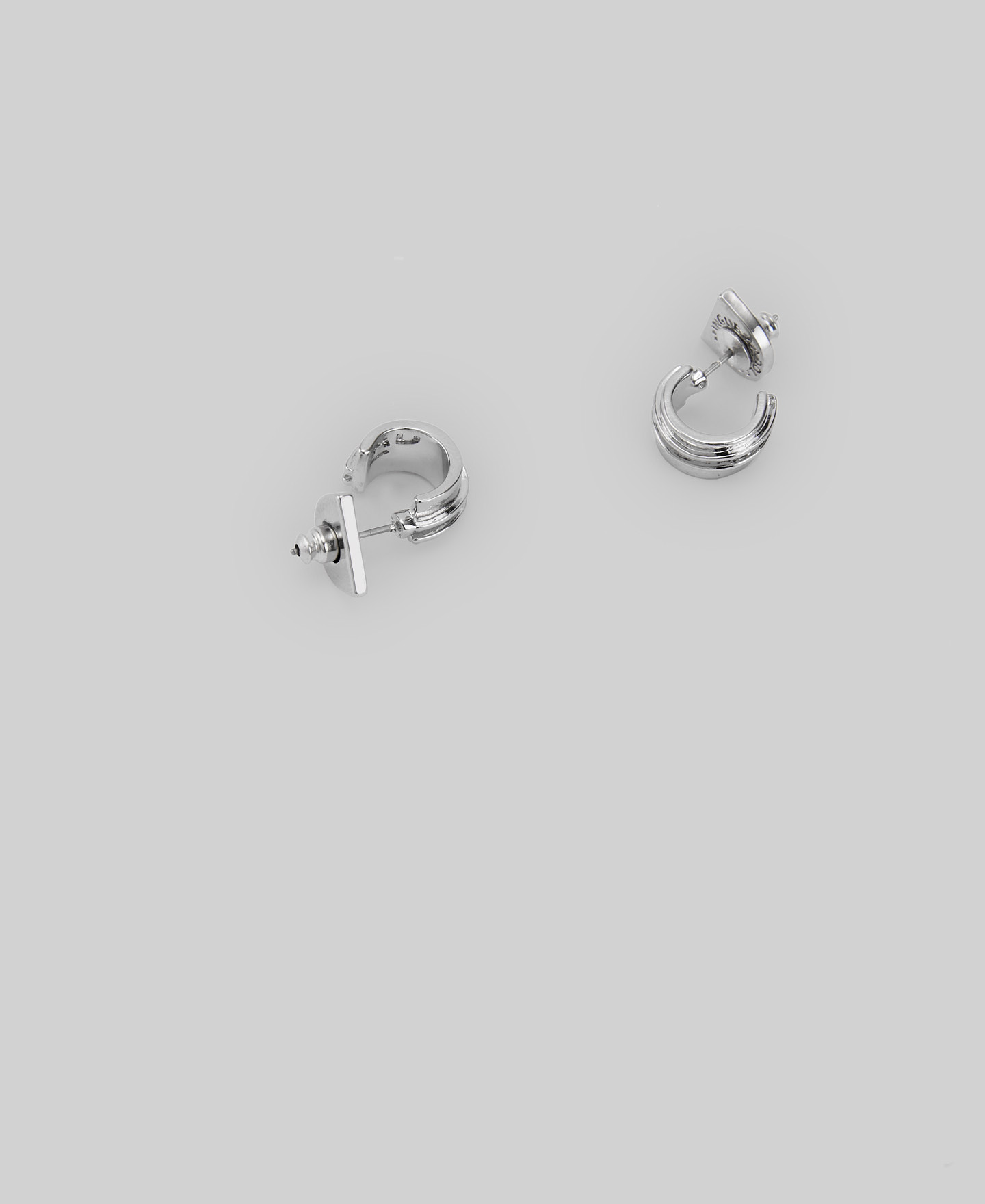 Irregular grooved silver hoops woman image number 1