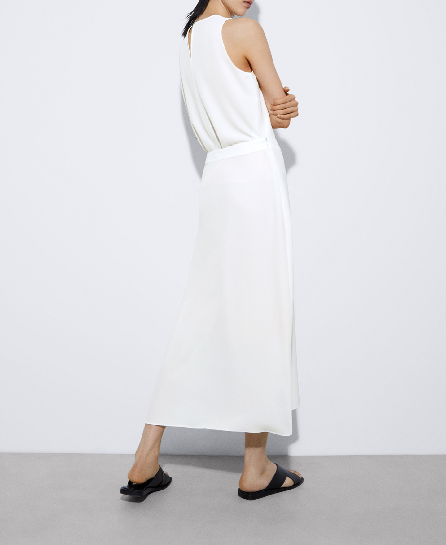 Straight skirt with draped motif image number 2