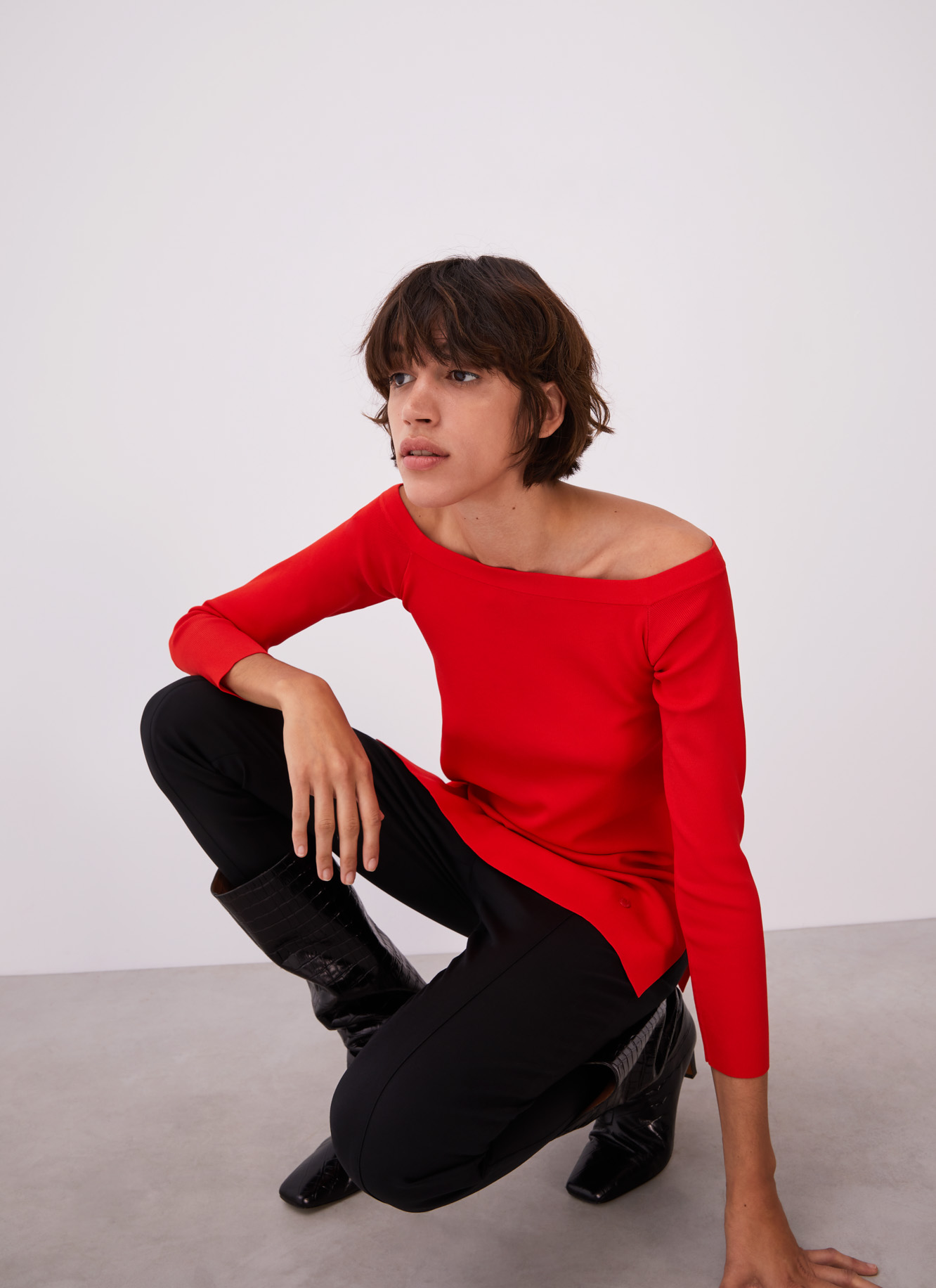 Thick-stretch knit sweater image number 3
