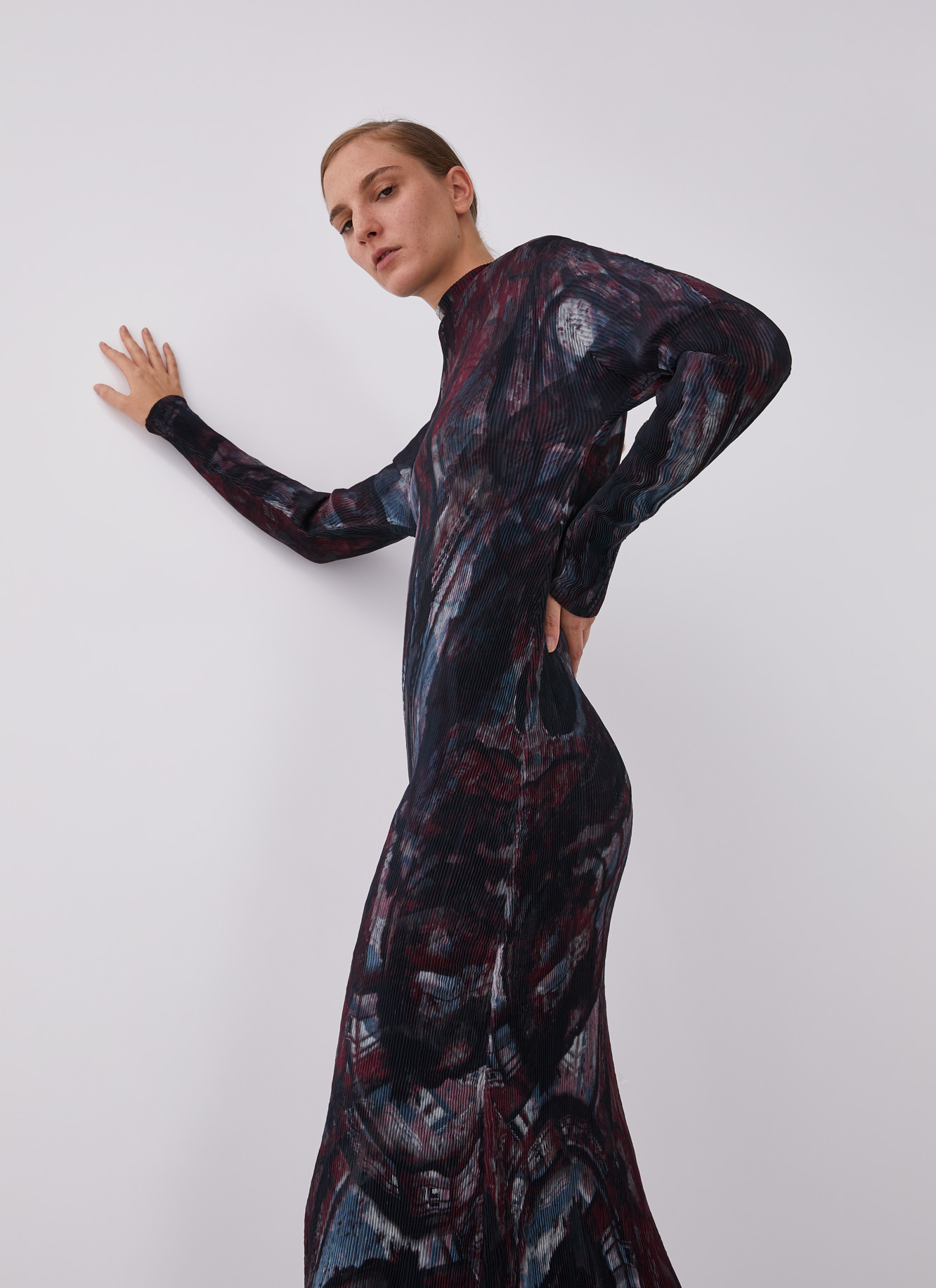 Crinkle printed midi dress image number 5