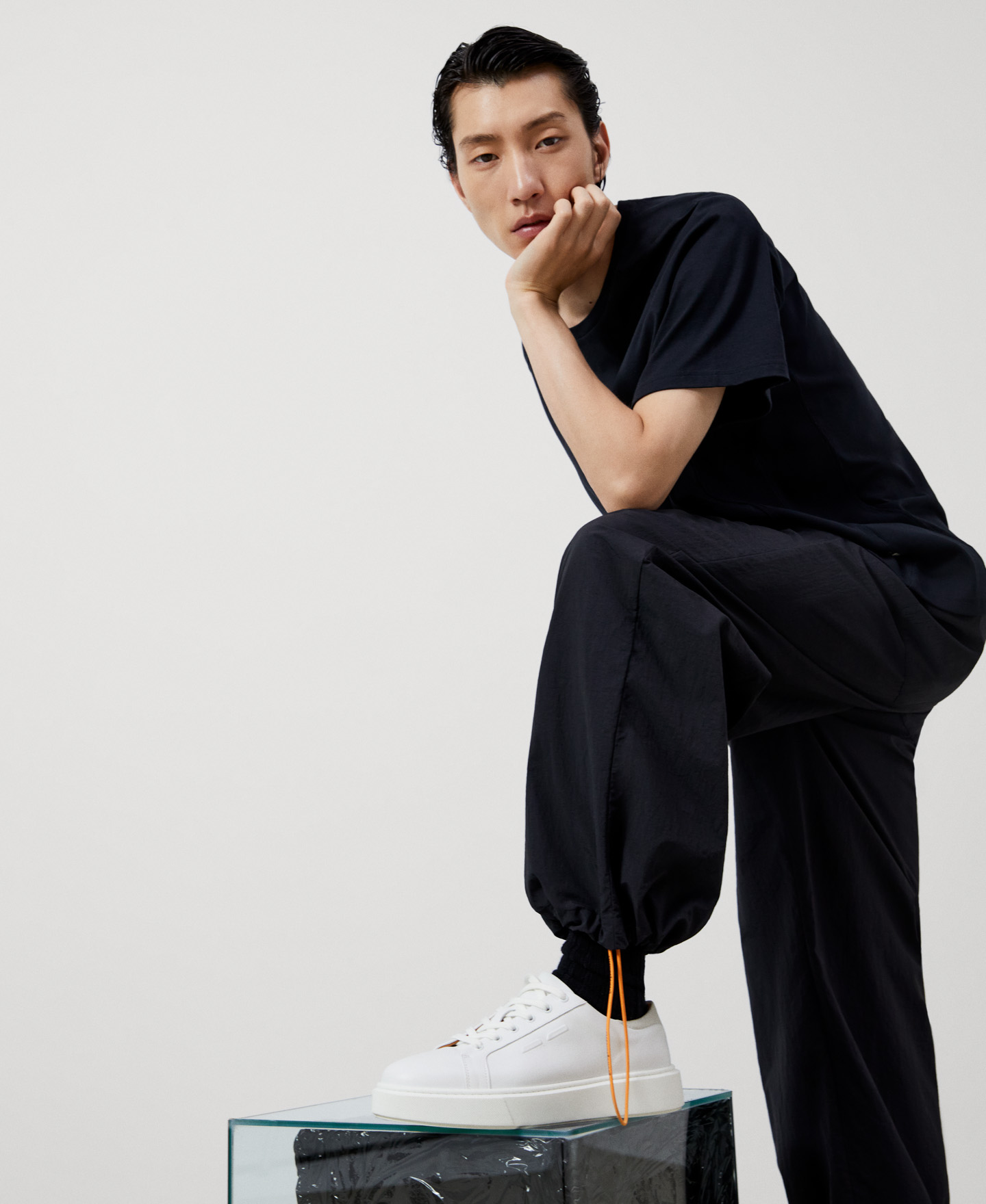 Responsible basic leather sneaker image number 4