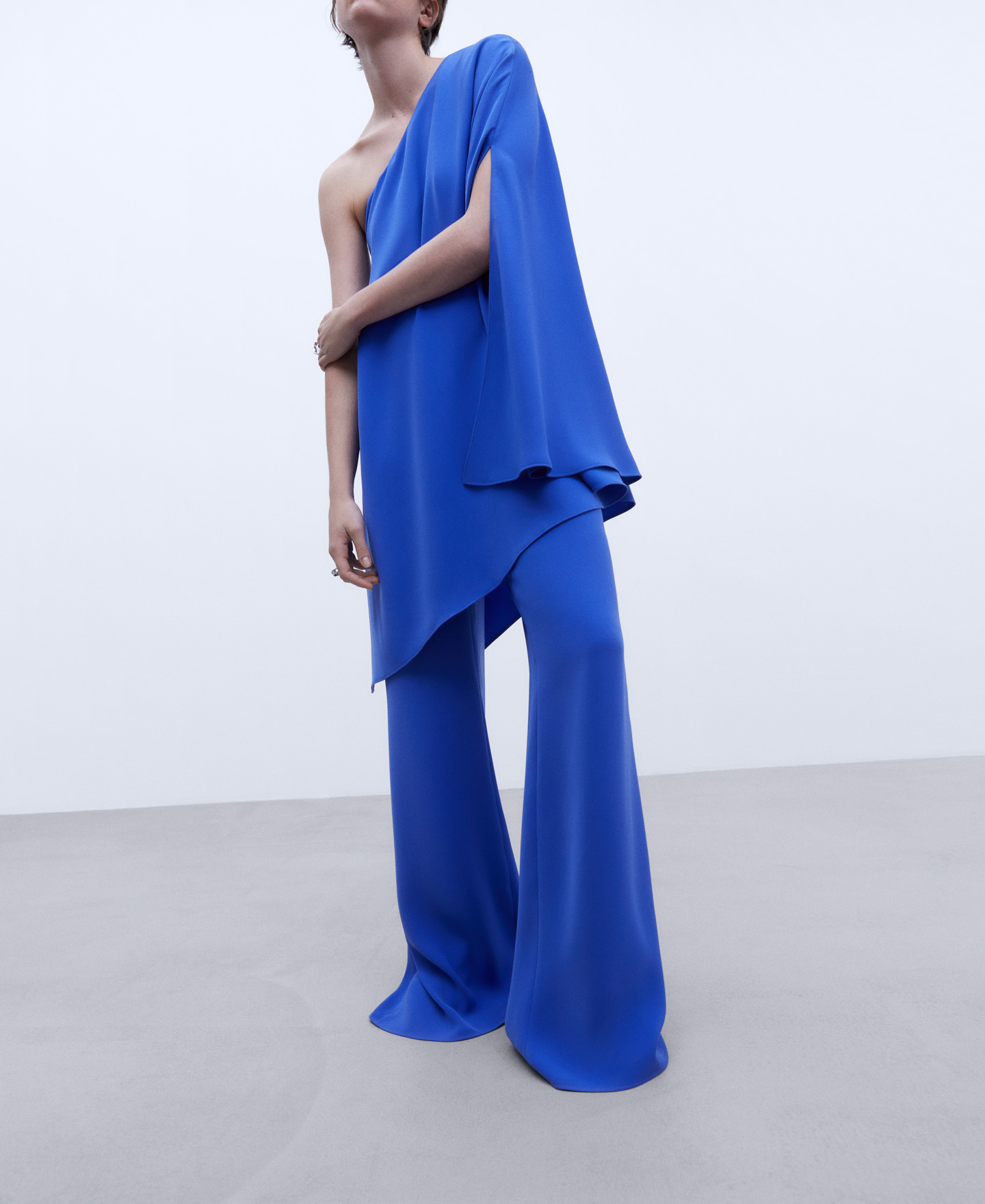 Monochromatic asymmetric jumpsuit image number 3