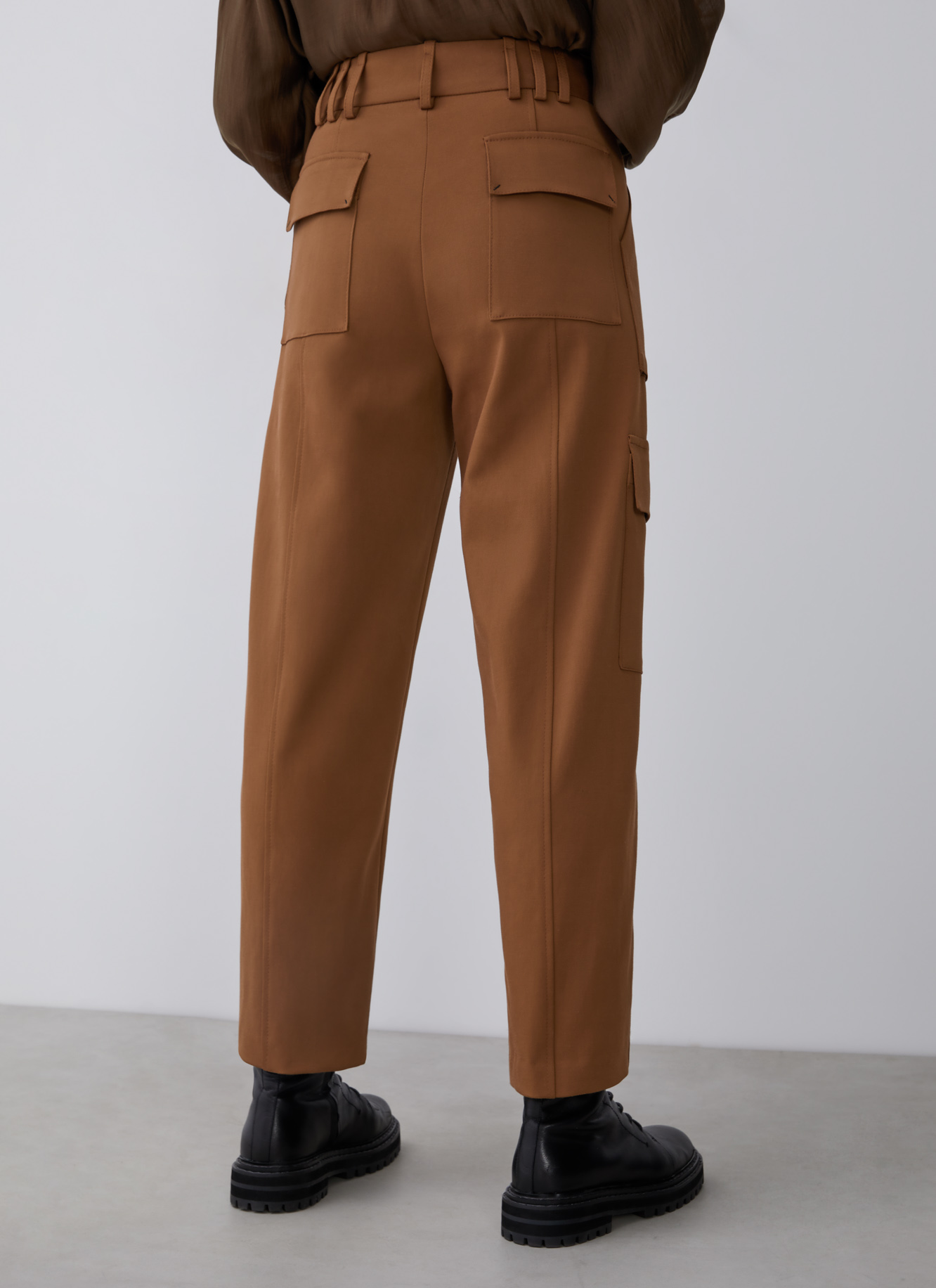 Cargo trousers with maxi pockets image number 1