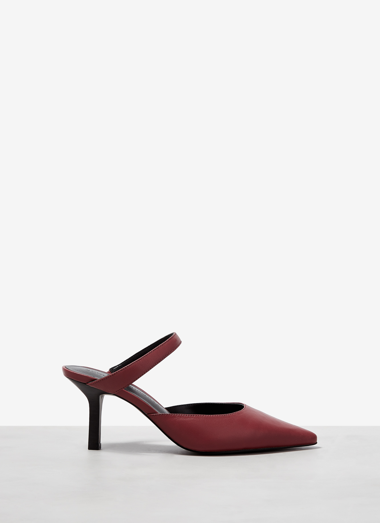 Heel shoes with vamp strap image number 2