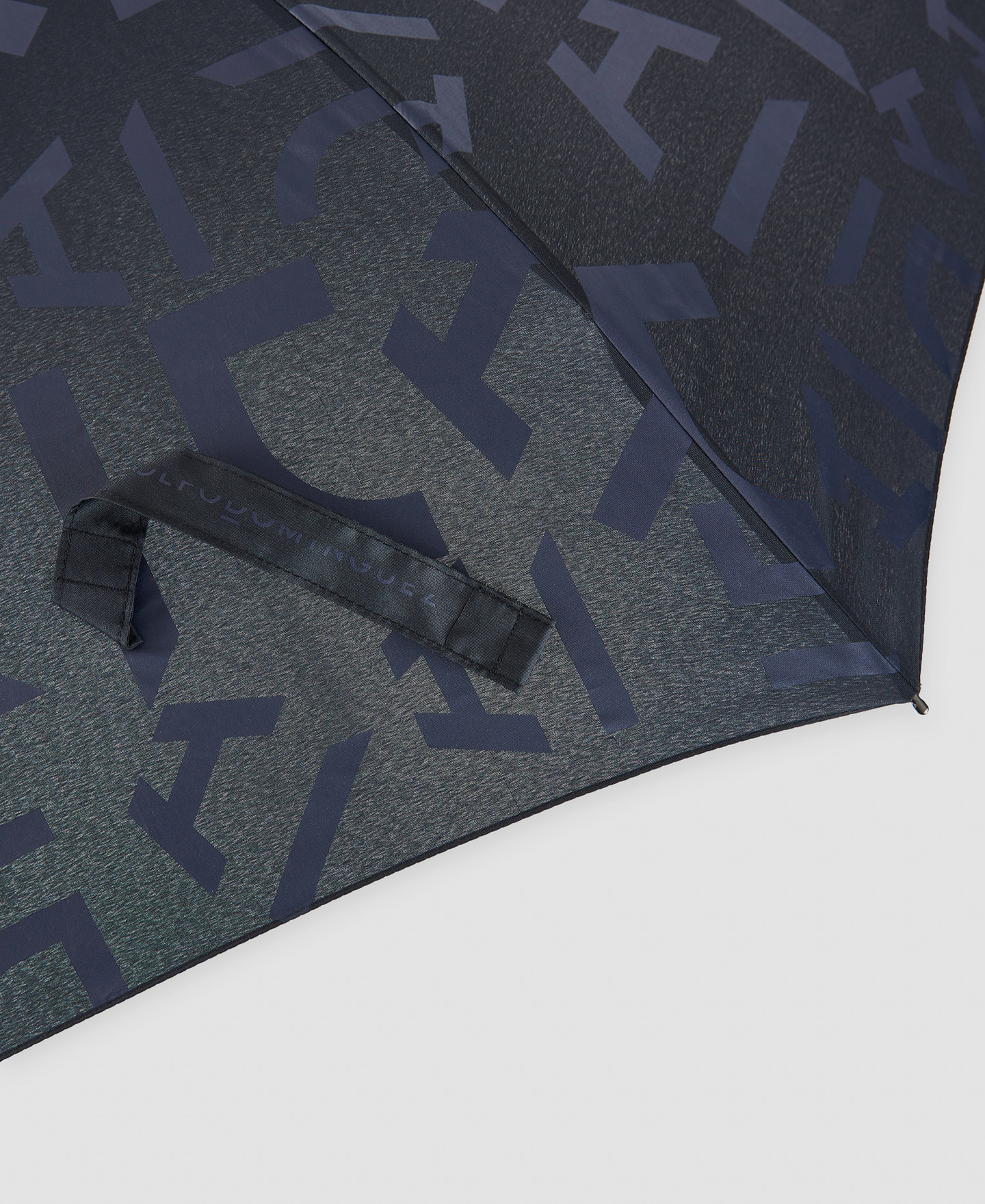 Large umbrella with unstructured logo image number 1