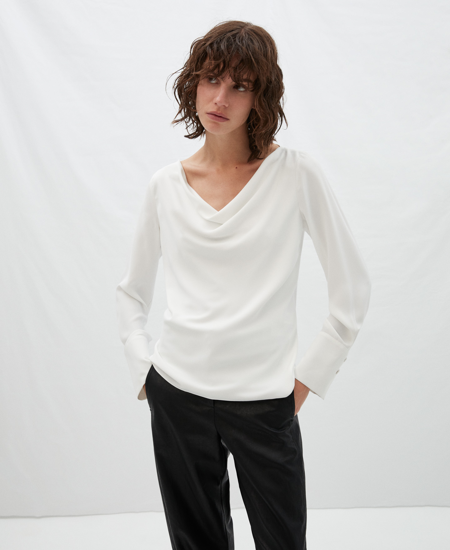 Blusa cuello drapeado image number 0