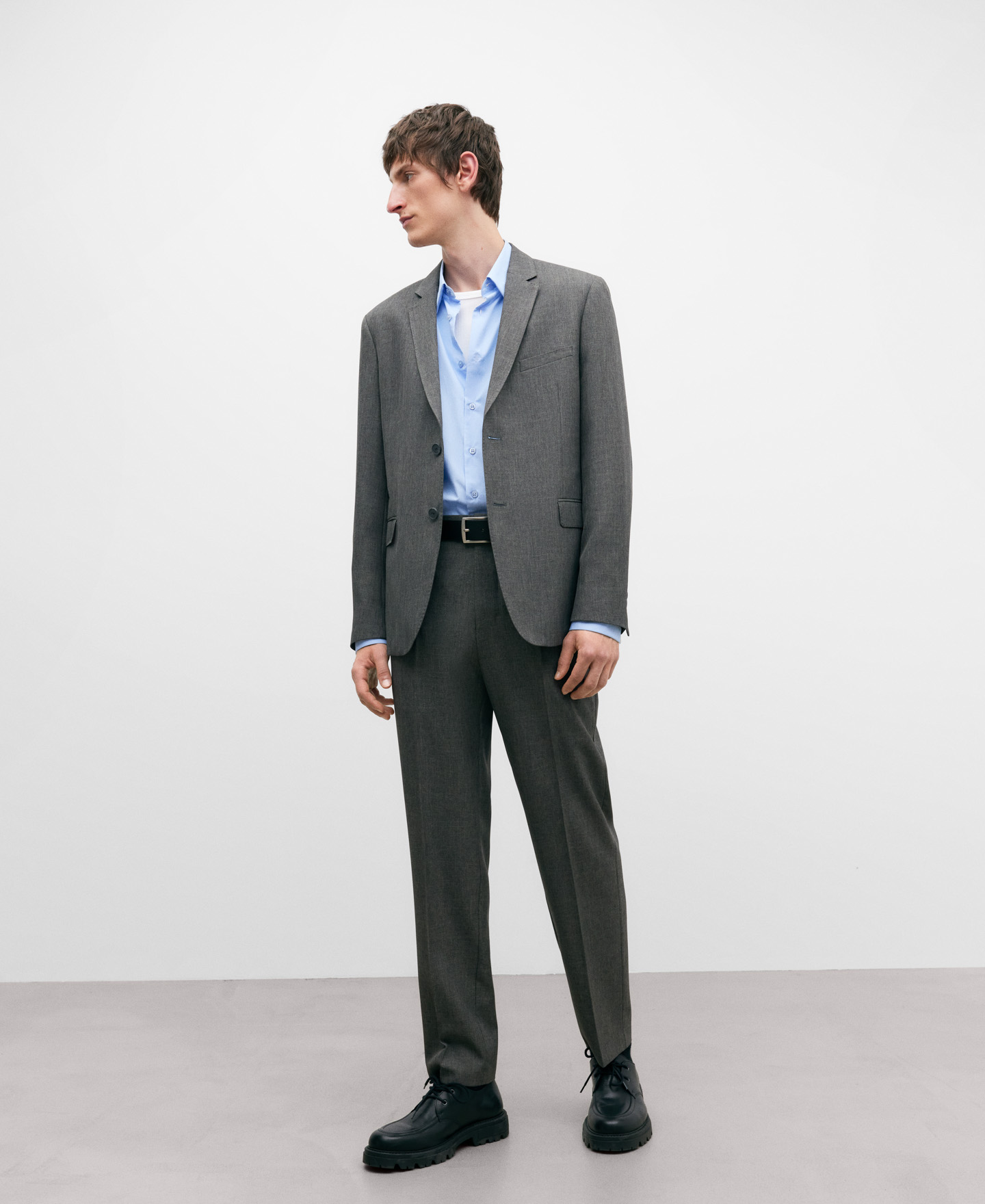 Regular-fit grey tailored men's trousers image number 1