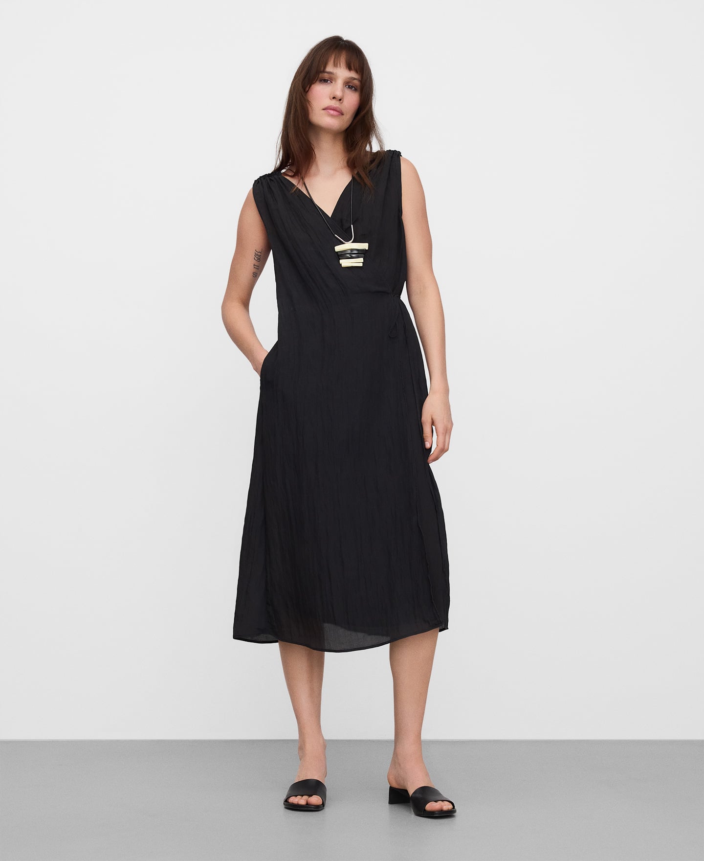 Winkled-effect wrap dress image number 1
