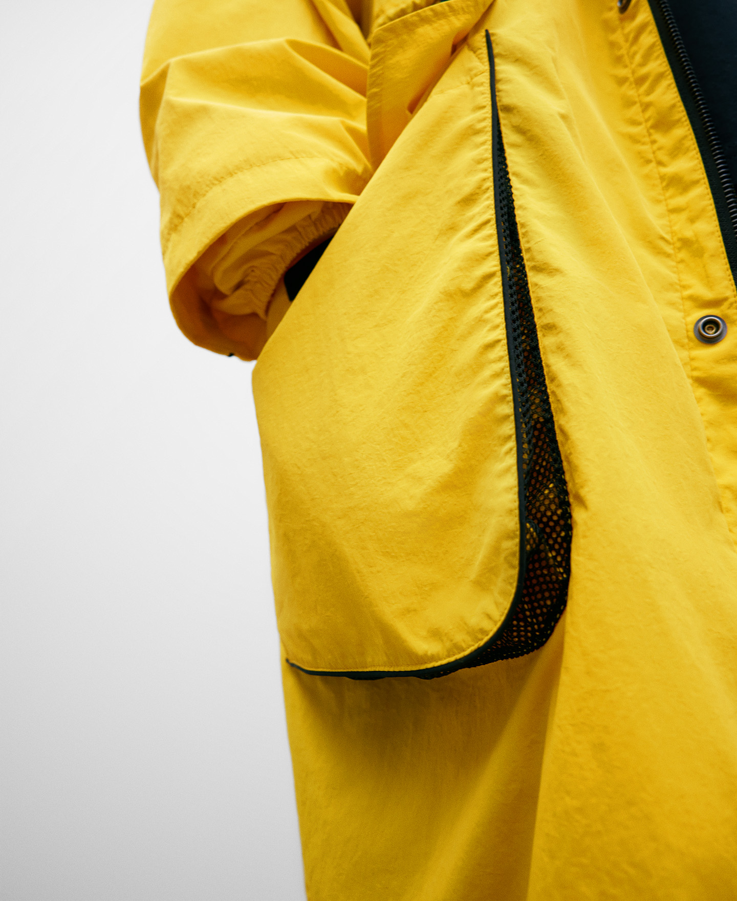 Yellow nylon men's windbreaker image number 3