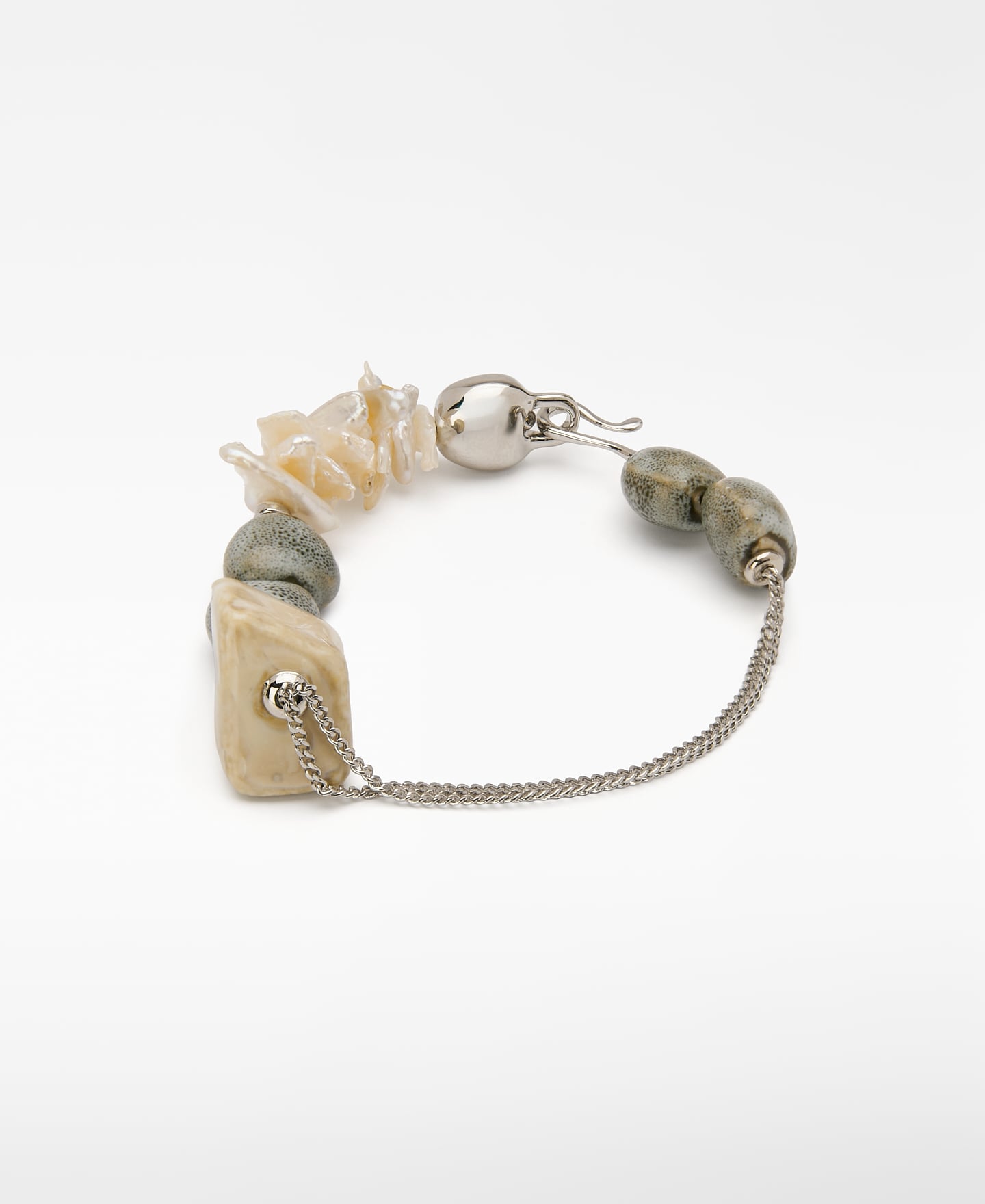 Pearl and ceramic bracelet image number 0