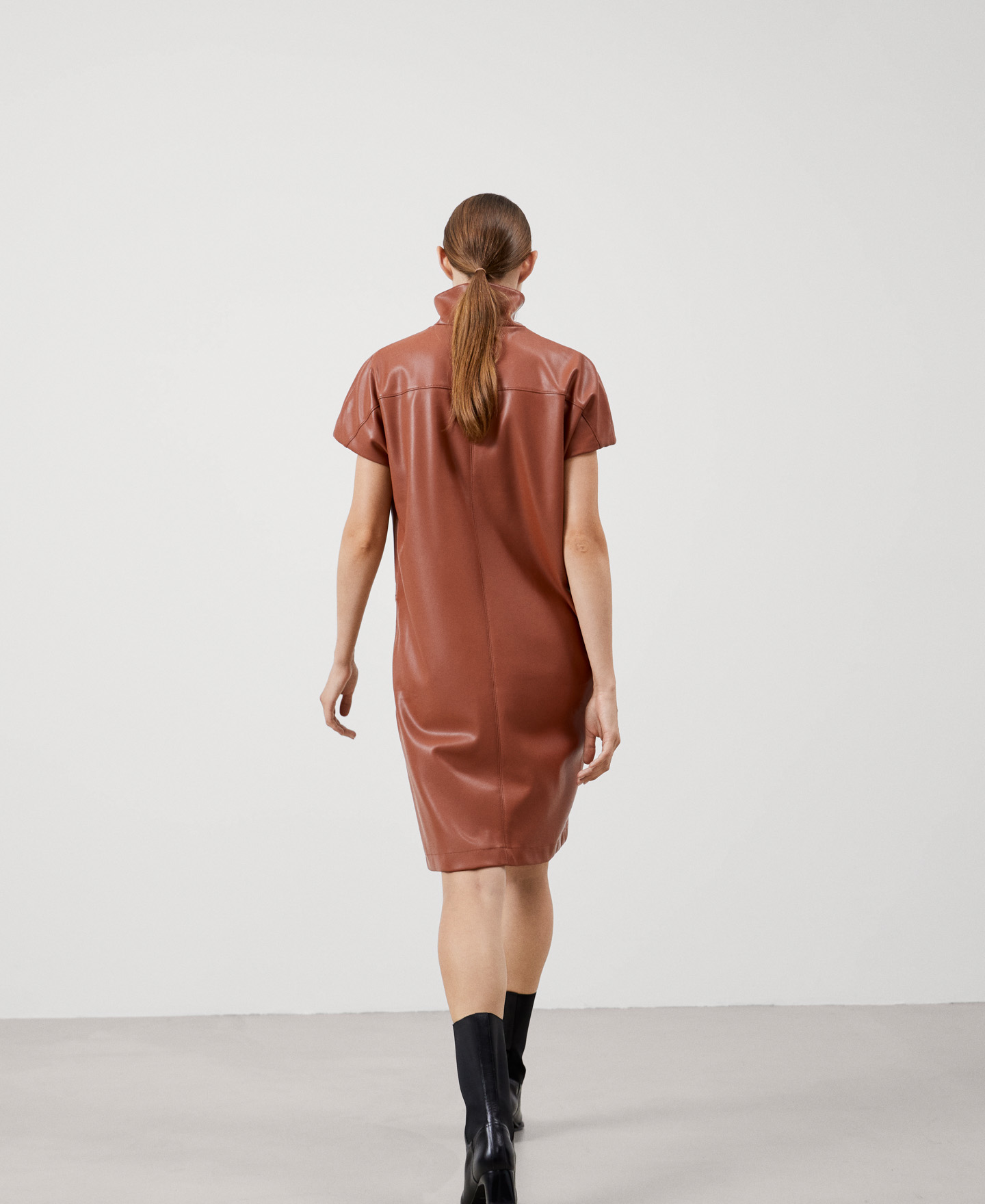 Vestido en poliéster reciclado image number 2