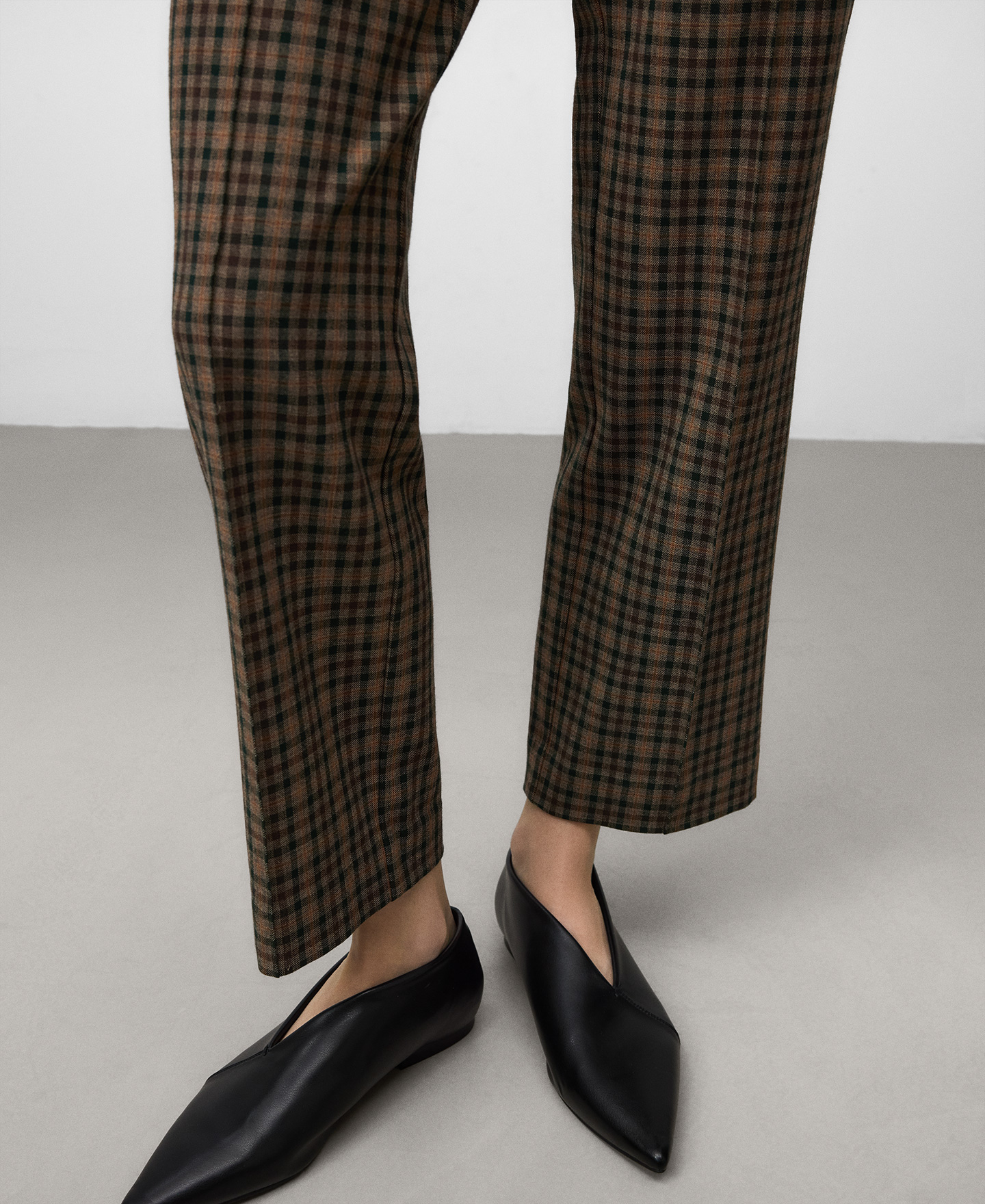 Pantalón slim fit cuadros mujer image number 3