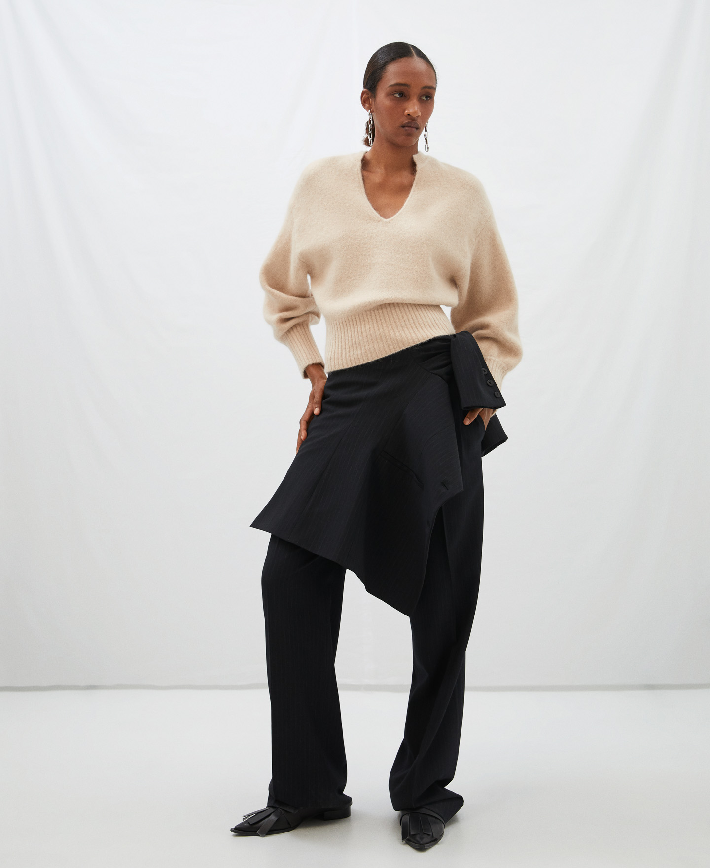 V-neck sweater with puffed sleeves image number 1