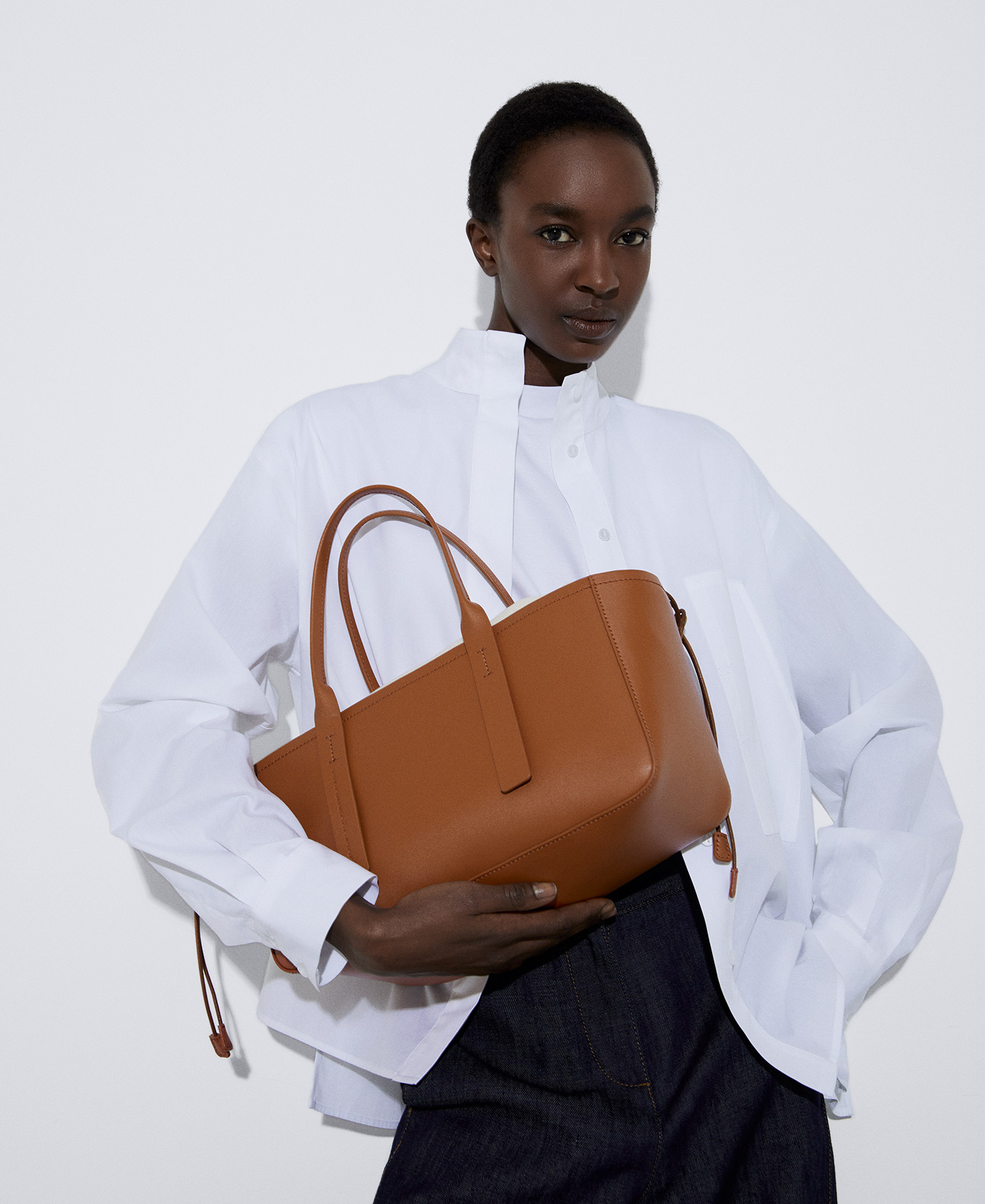 Bolso de mano en piel image number 3