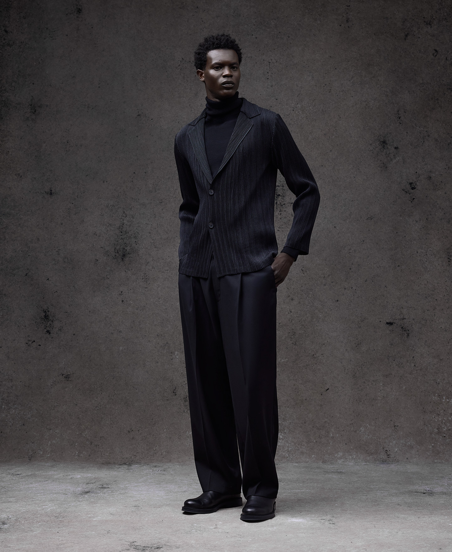 Black crinkle blazer man image number 1