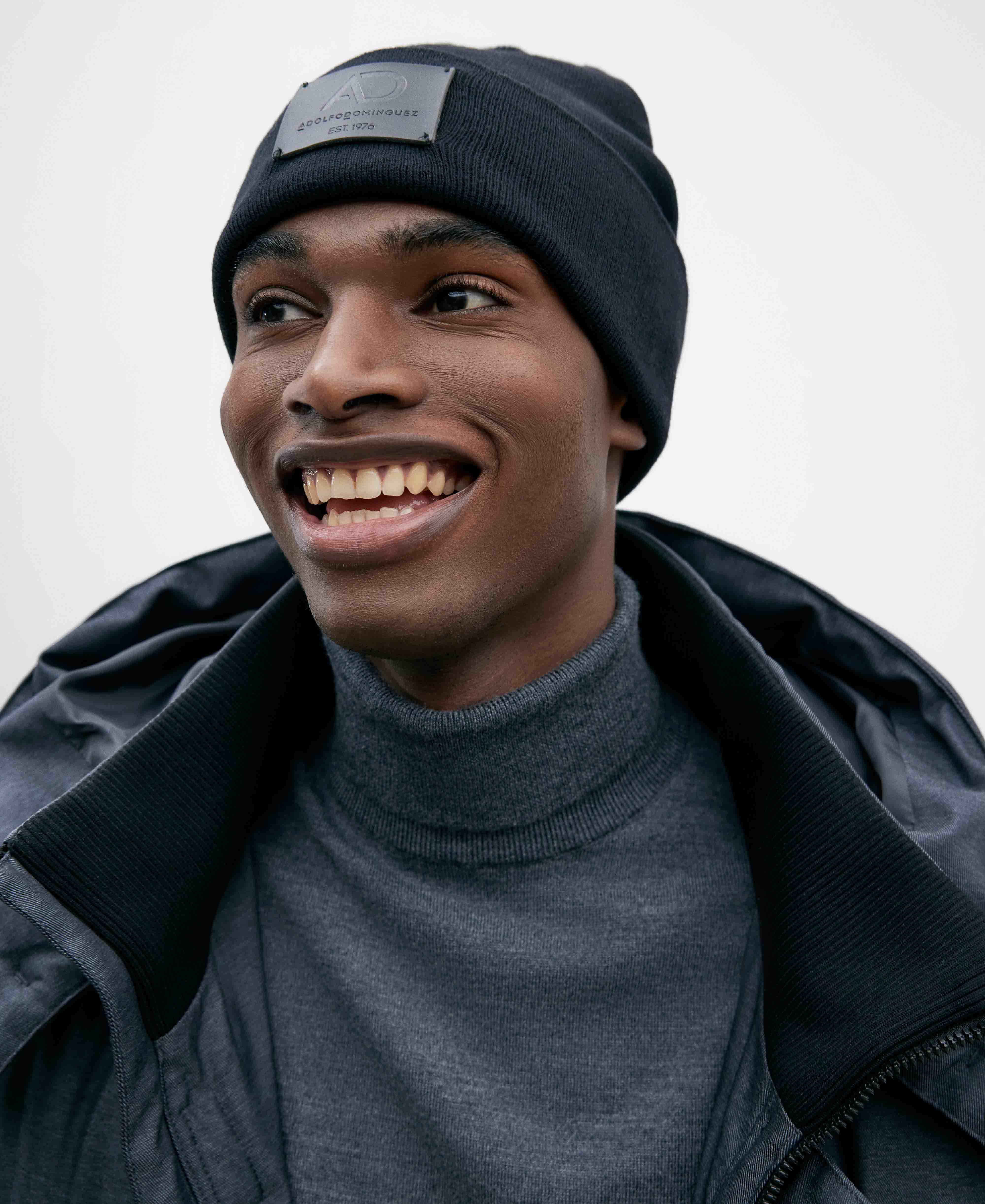 Beanie en algodón con logo frontal image number 3