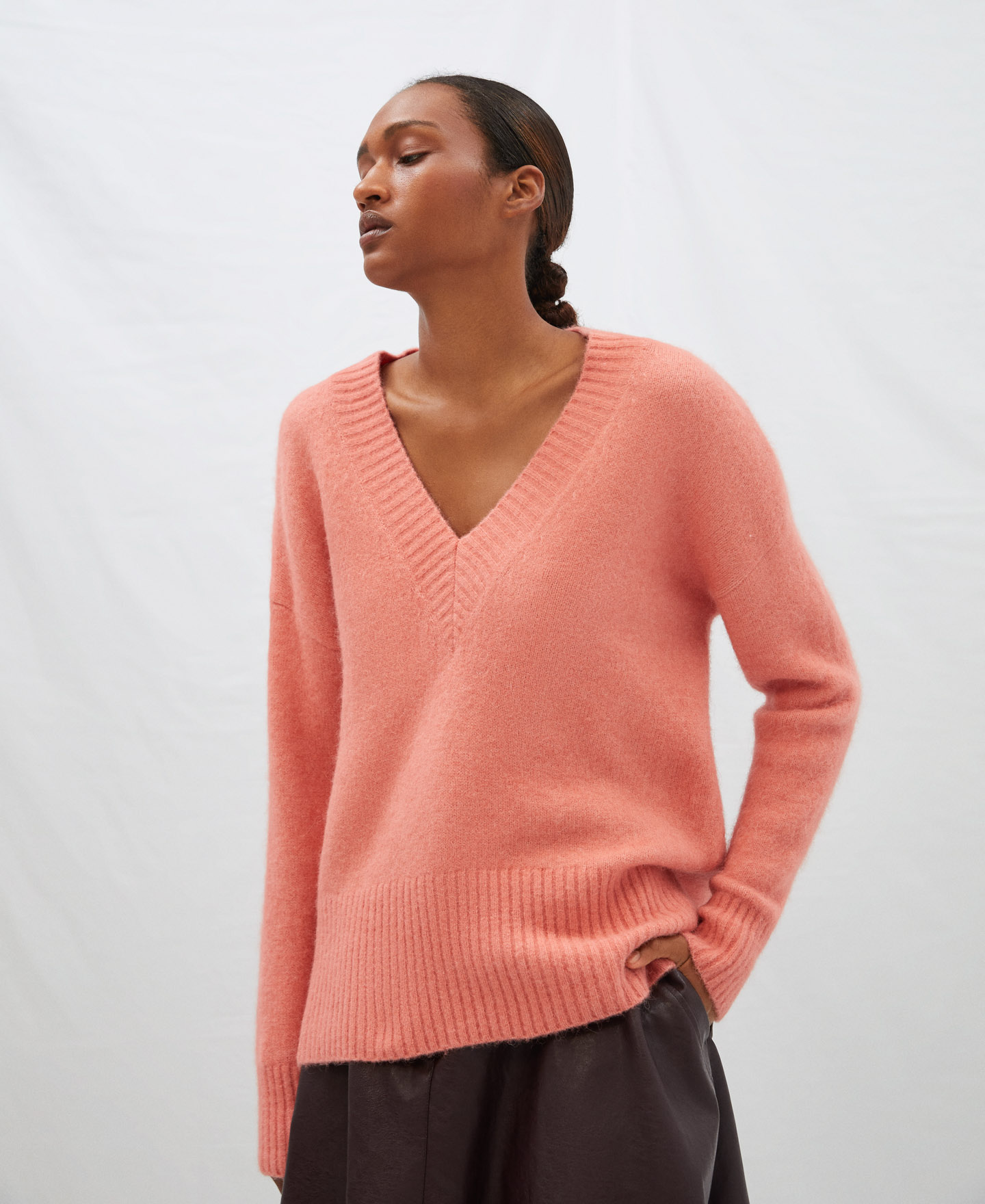 Jersey escote pico en alpaca image number 0