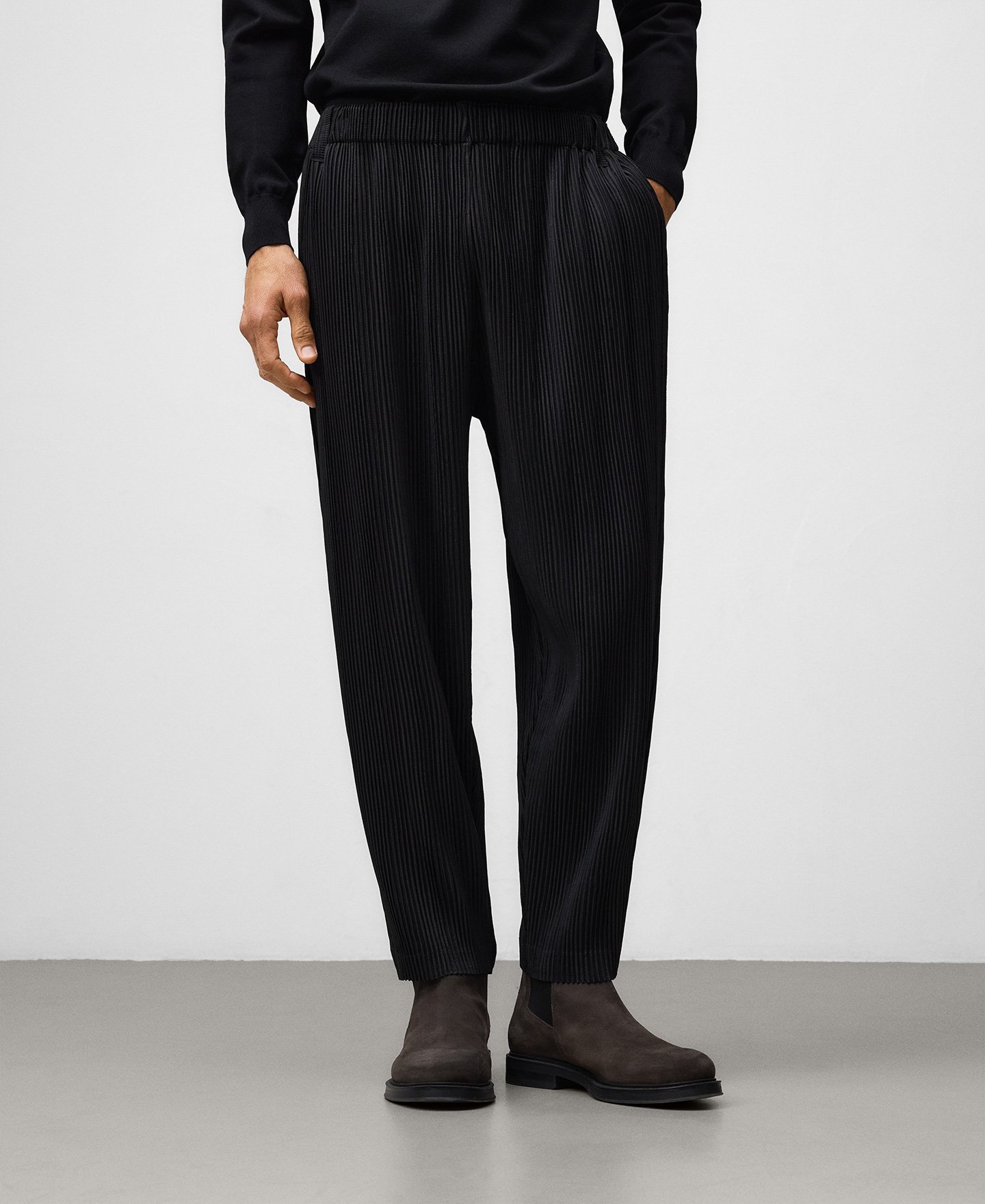 Barrel fit crinkle trousers man image number 0