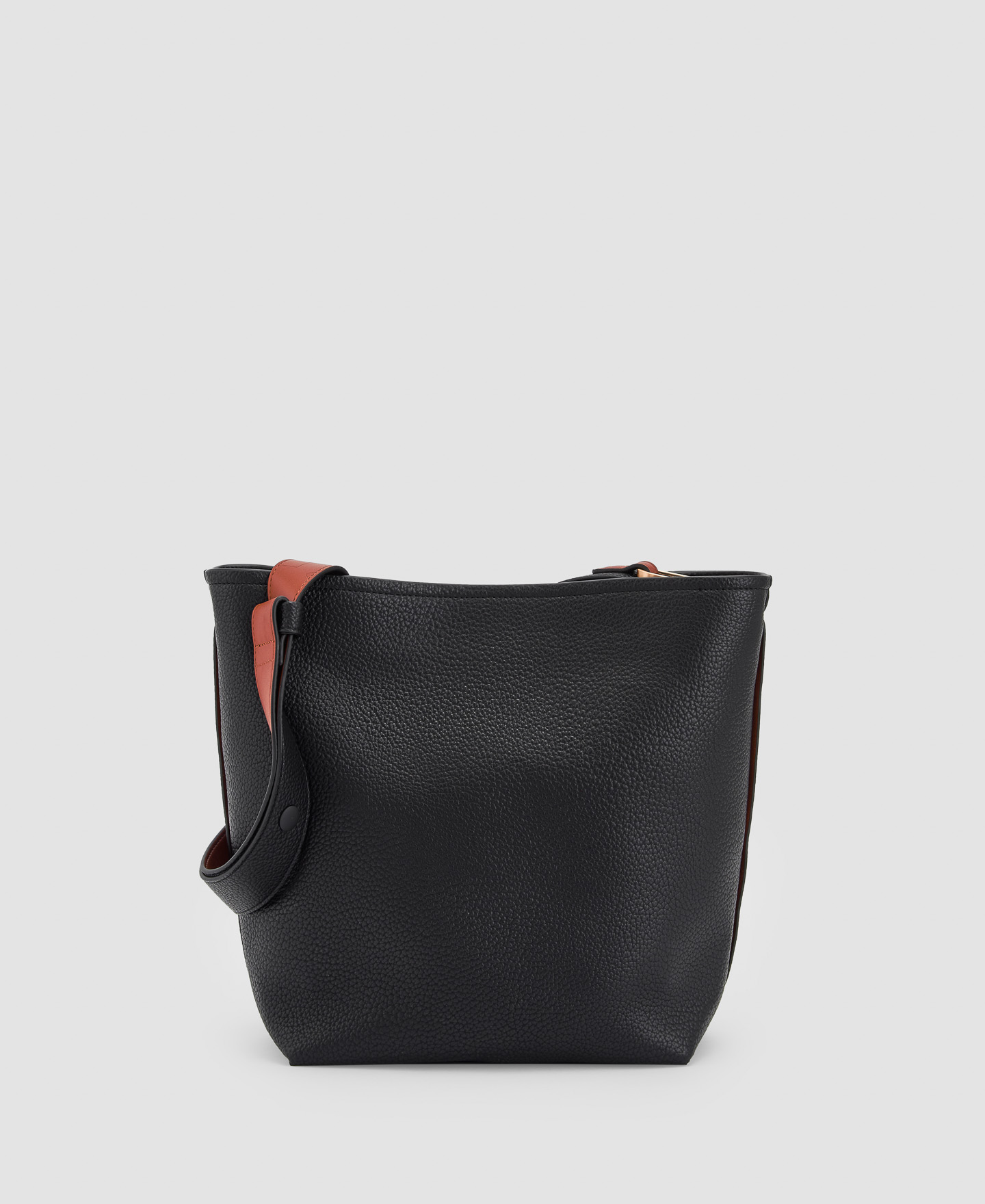 Bolso en materiales reciclados image number 1