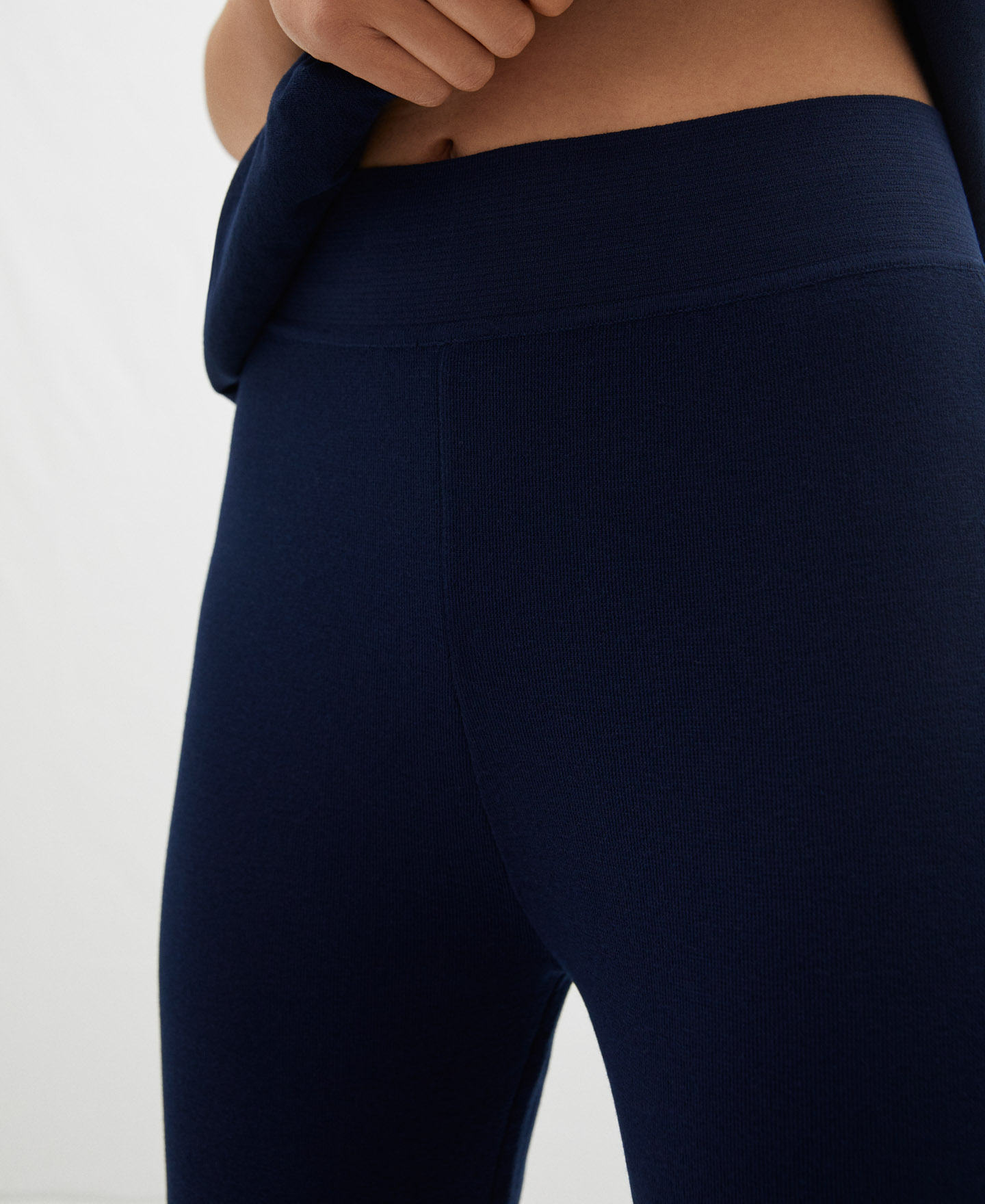Pantalón jogger en punto de viscosa image number 3