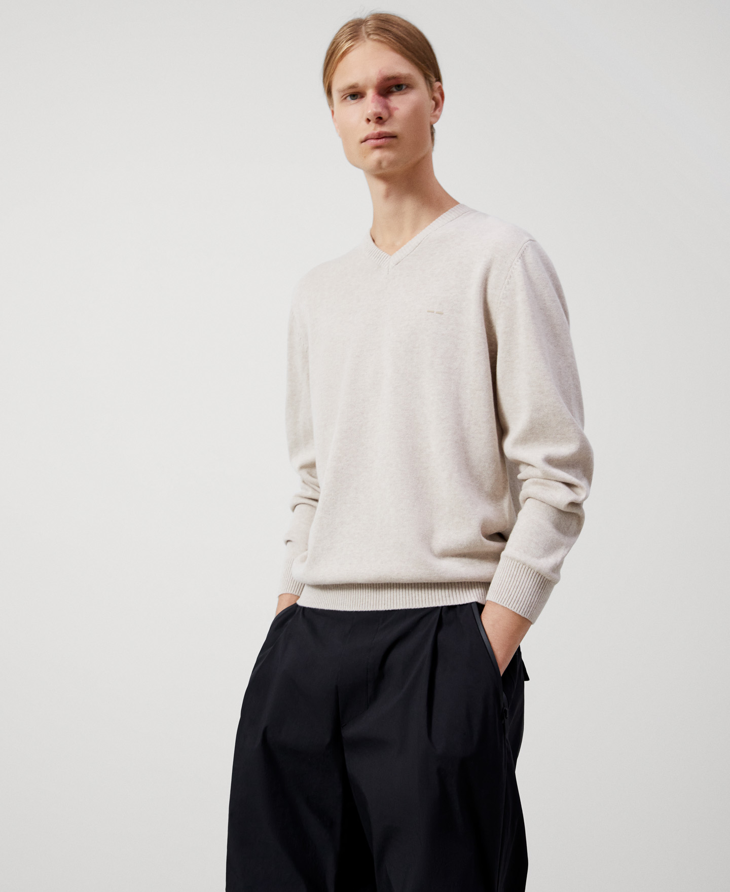 Cotton and wool V-neck sweater image number 0