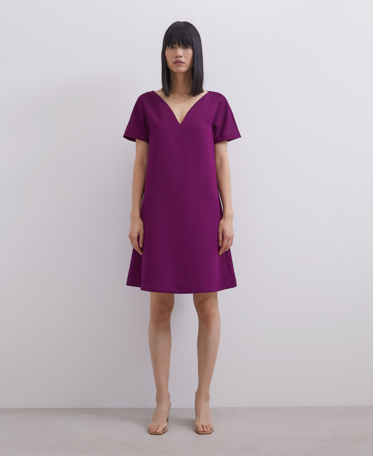 Vestido línea A con escote pico image number 1