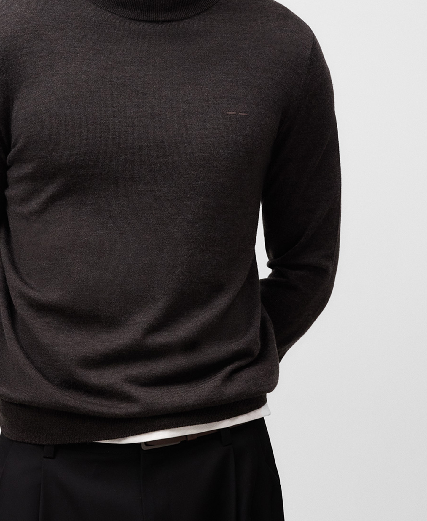 Merino wool turtleneck sweater man image number 3