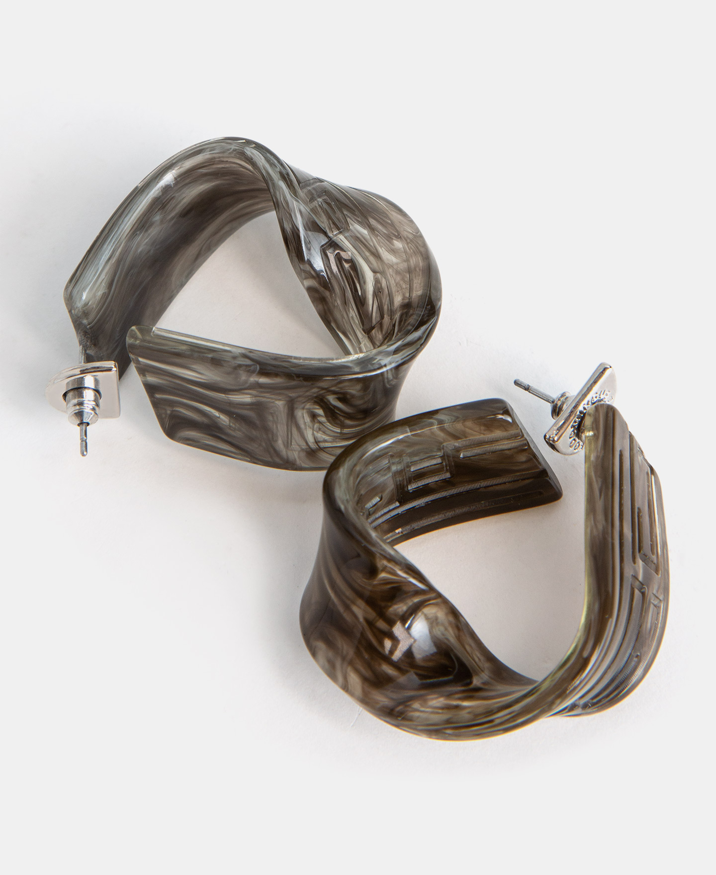 Resin labyrinth motif earrings image number 2